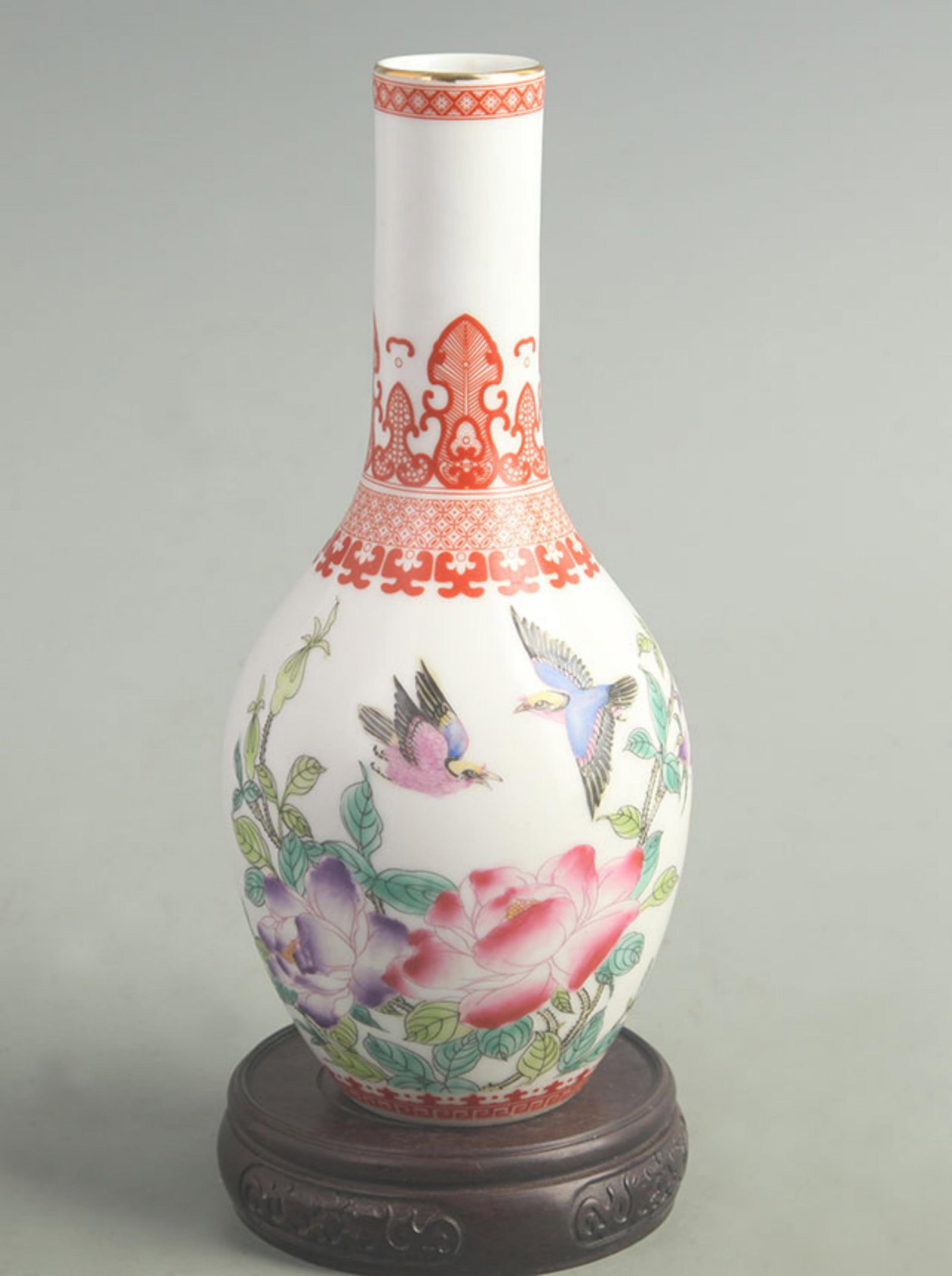 CLOISONNE ENAMEL PEACE PATTERN LONG NECKED PORCELAIN VASE: Qing Dynasty Yong Zheng Period; High: 8.50 inch; Width: 3.50 inch;