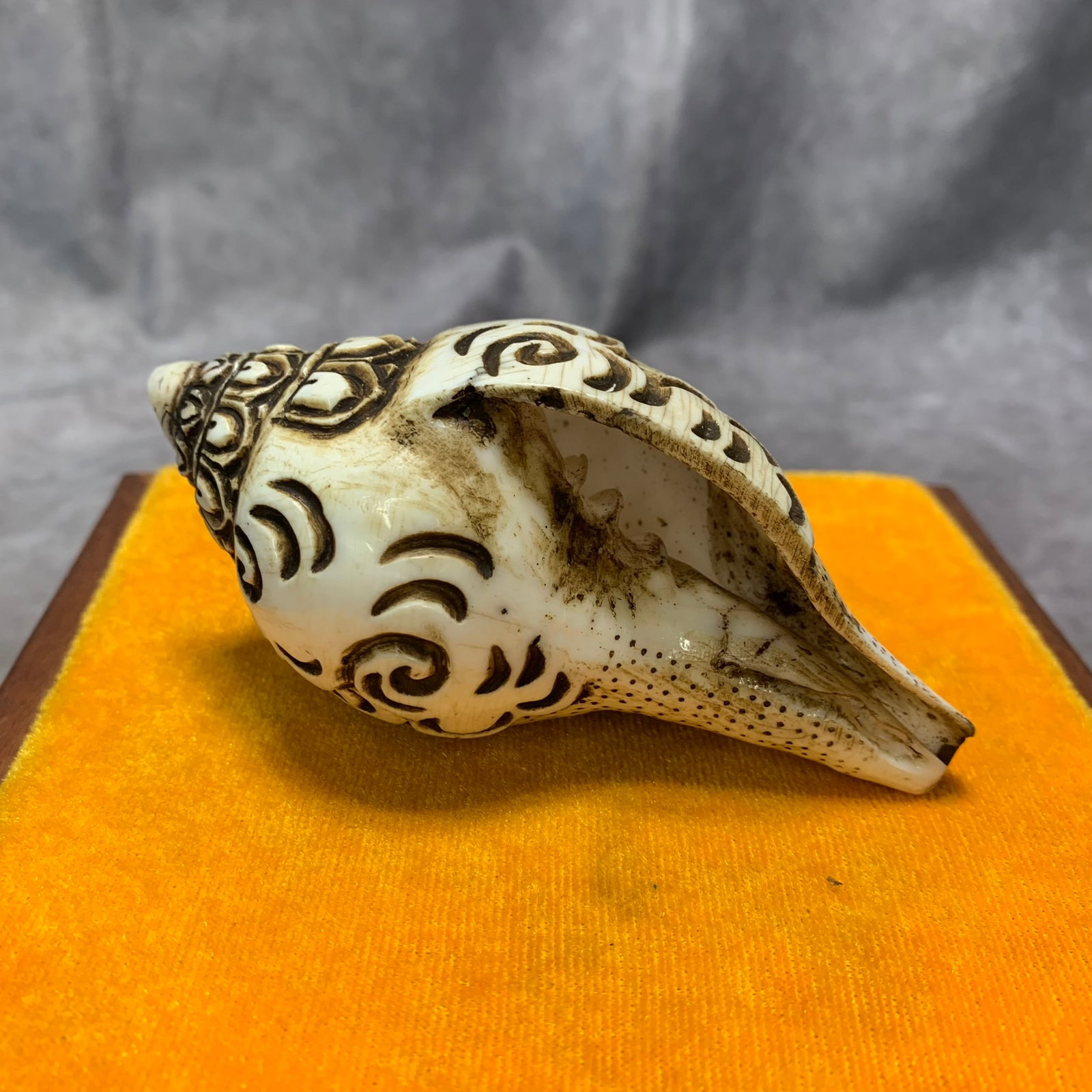 A QING TIBETAN CONCH SHELL RITUAL IMPLEMENT - 4