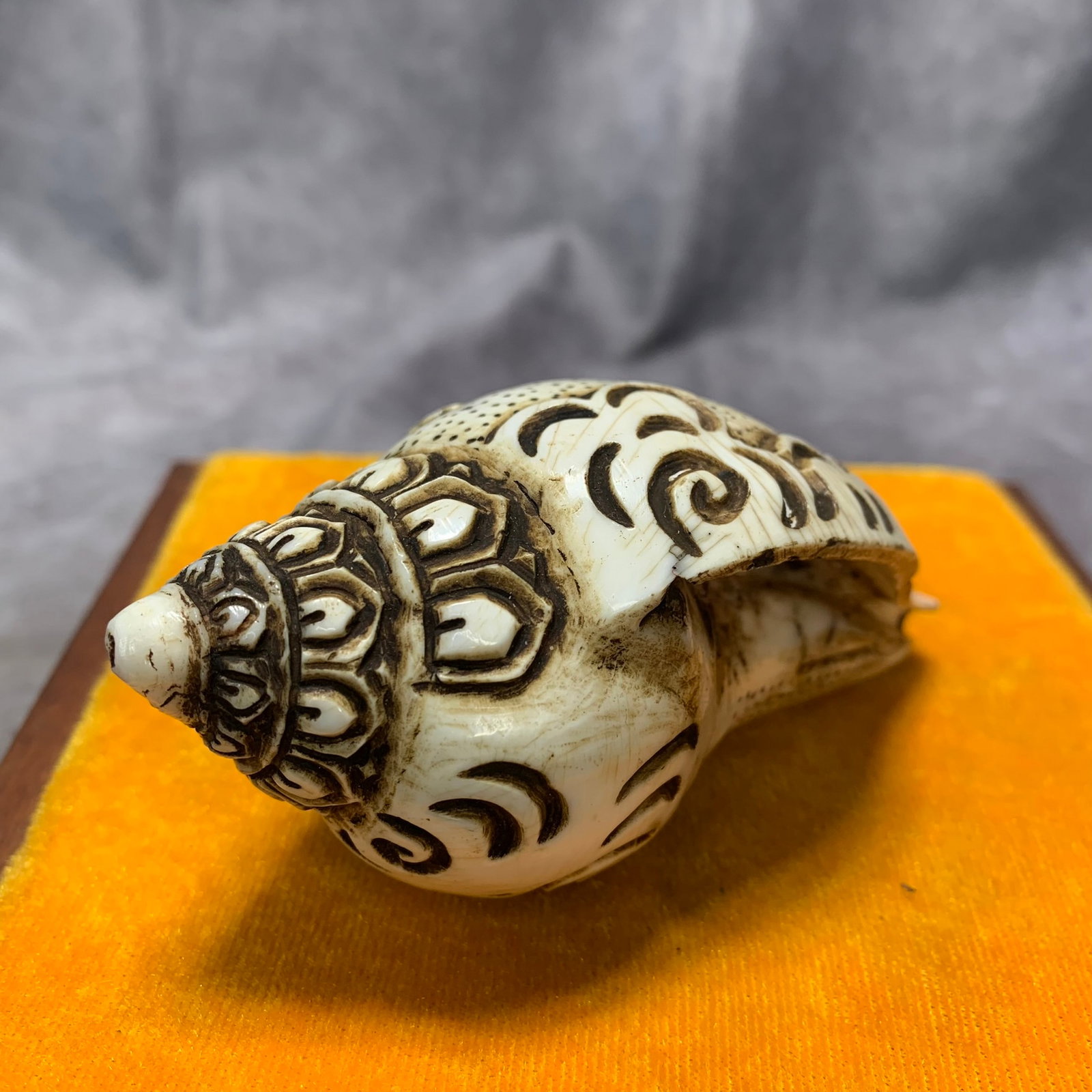 A QING TIBETAN CONCH SHELL RITUAL IMPLEMENT - 5