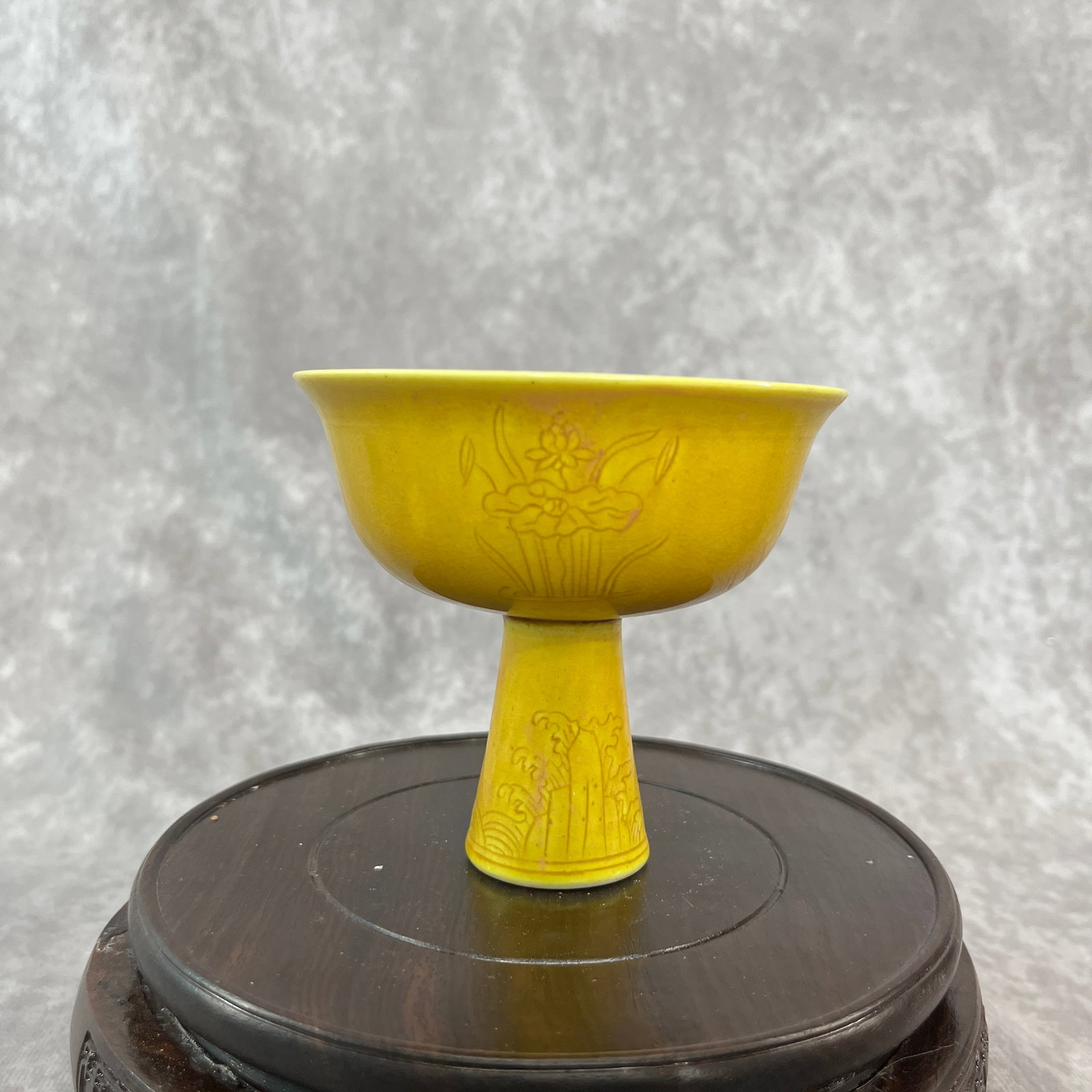 A FINE YELLOW GLAZED STEM PORCELAIN CUP WITH INCISED CARVING: Ming Dynasty Style; High: 3.4 inch; Diameter: 3.9 inch;