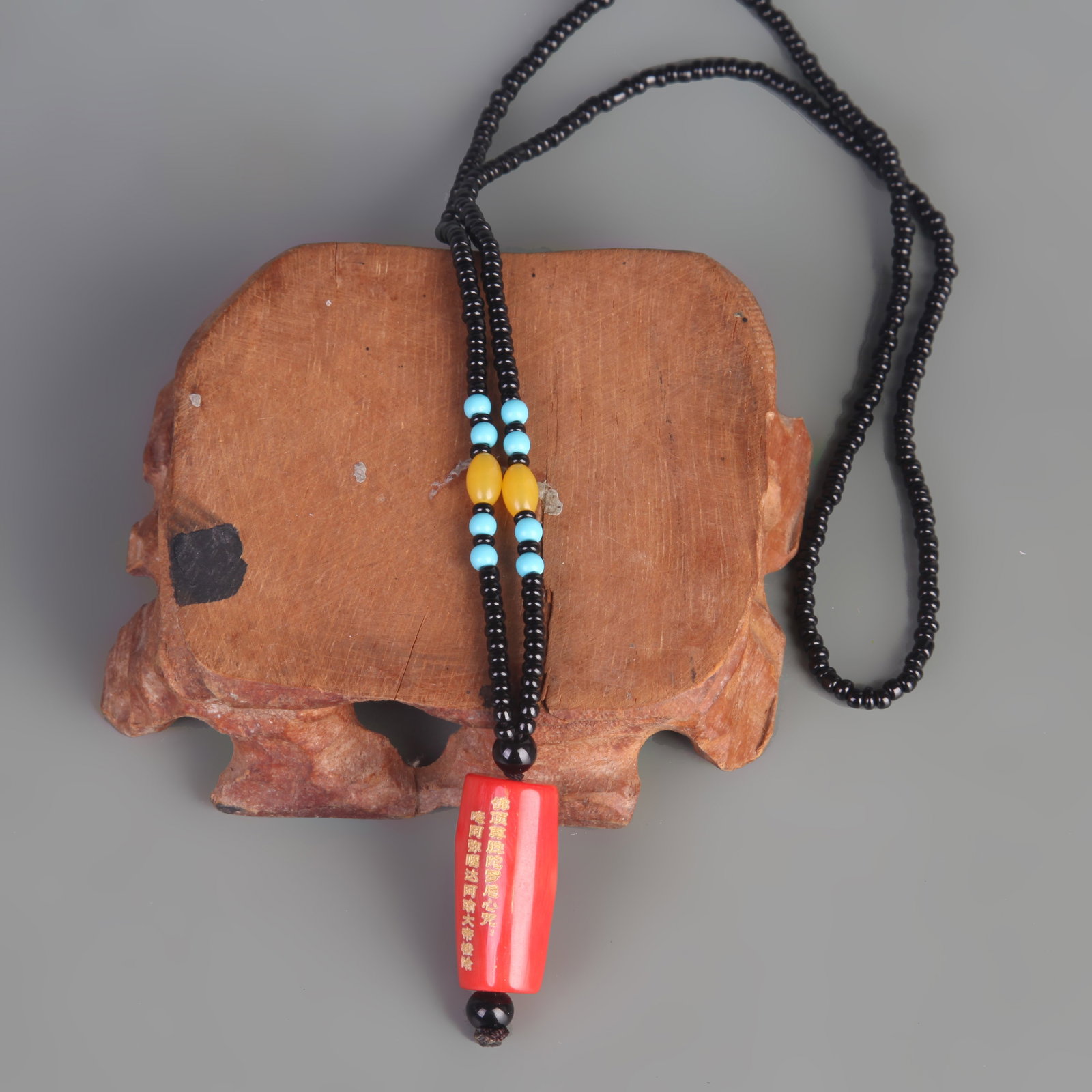 A FINE RED CORAL PENDANT: Modern; Long: 1.2 inch; Width: 0.4 inch;