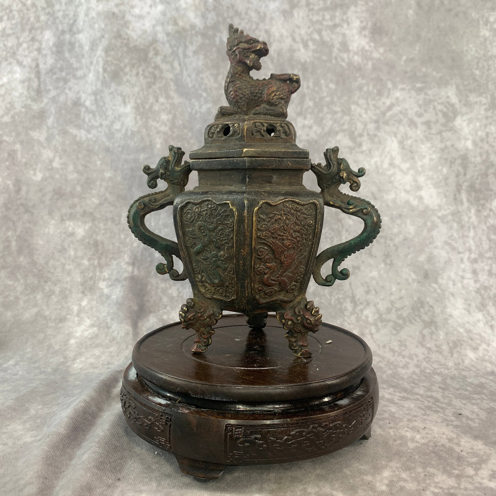 A FINE BRONZE FOO DOG TOP TRIPOD INCENSE BURNER (1 of 5)