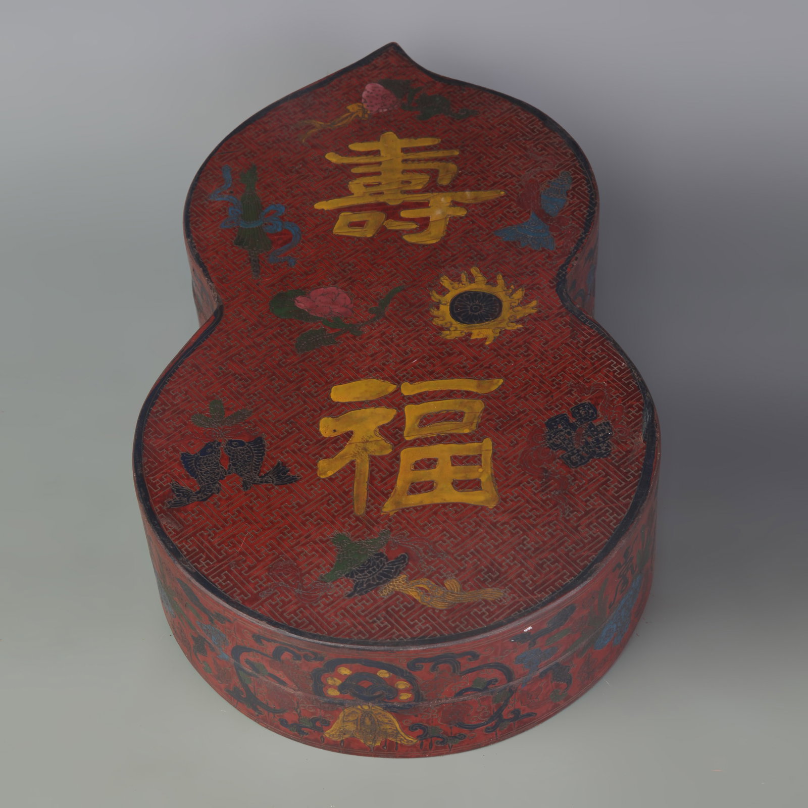 A BLACK LACQUER GILT GOURD-FORM COVERED BOX: Qing Dynasty; Long: 13.2 inch; Width: 7.9 inch; High: 2.8 inch