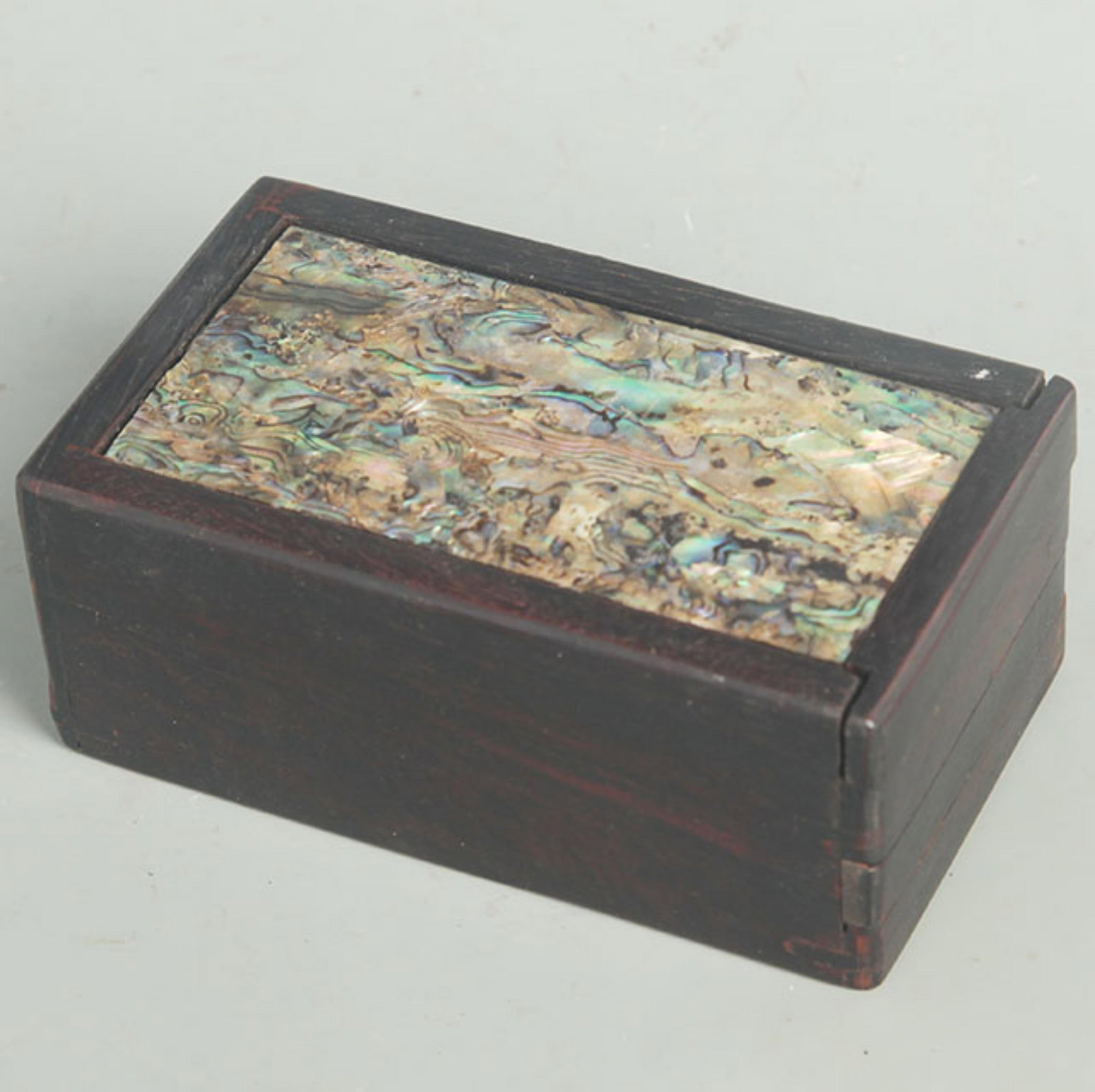 A FINE SANDALWOOD BOX INLAID WITH SHELLS (1 of 5)