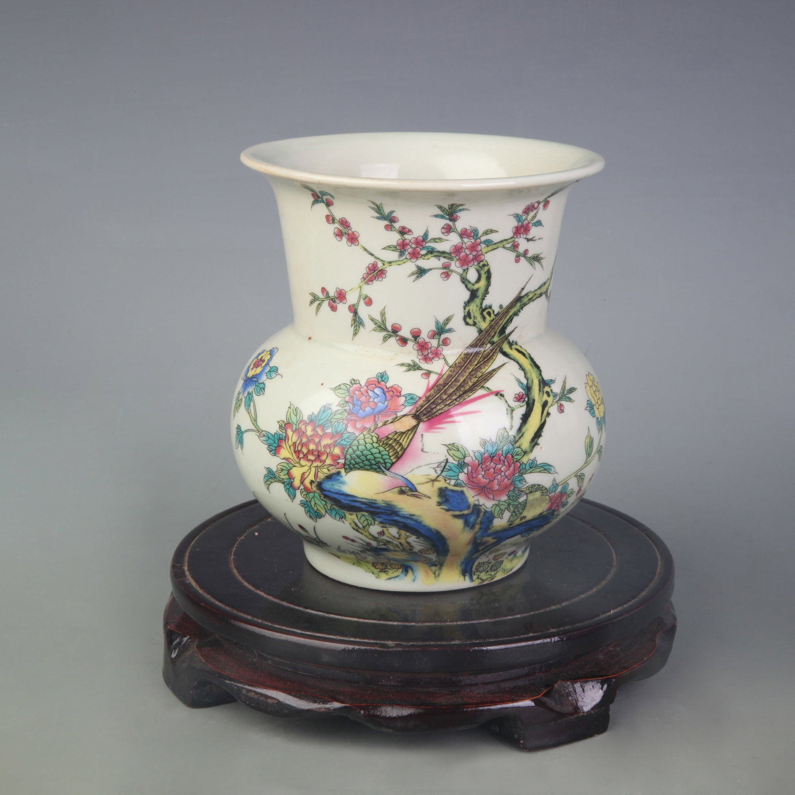A CELADON GLAZE BRUSH WASHER WITH FLORAL DECORATION: Qing Dynasty Yong Zheng Period; High: 5.6 inch; Diameter: 4.6 inch