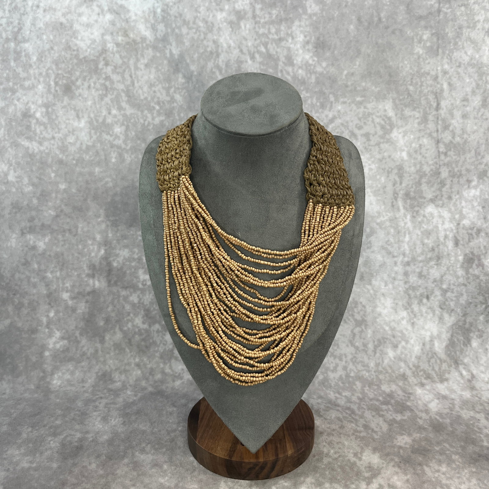 A FINE TIBETIAN TRIBAL STYLE GOLD TONE GLASS BEAD NECKLACE (1 of 3)