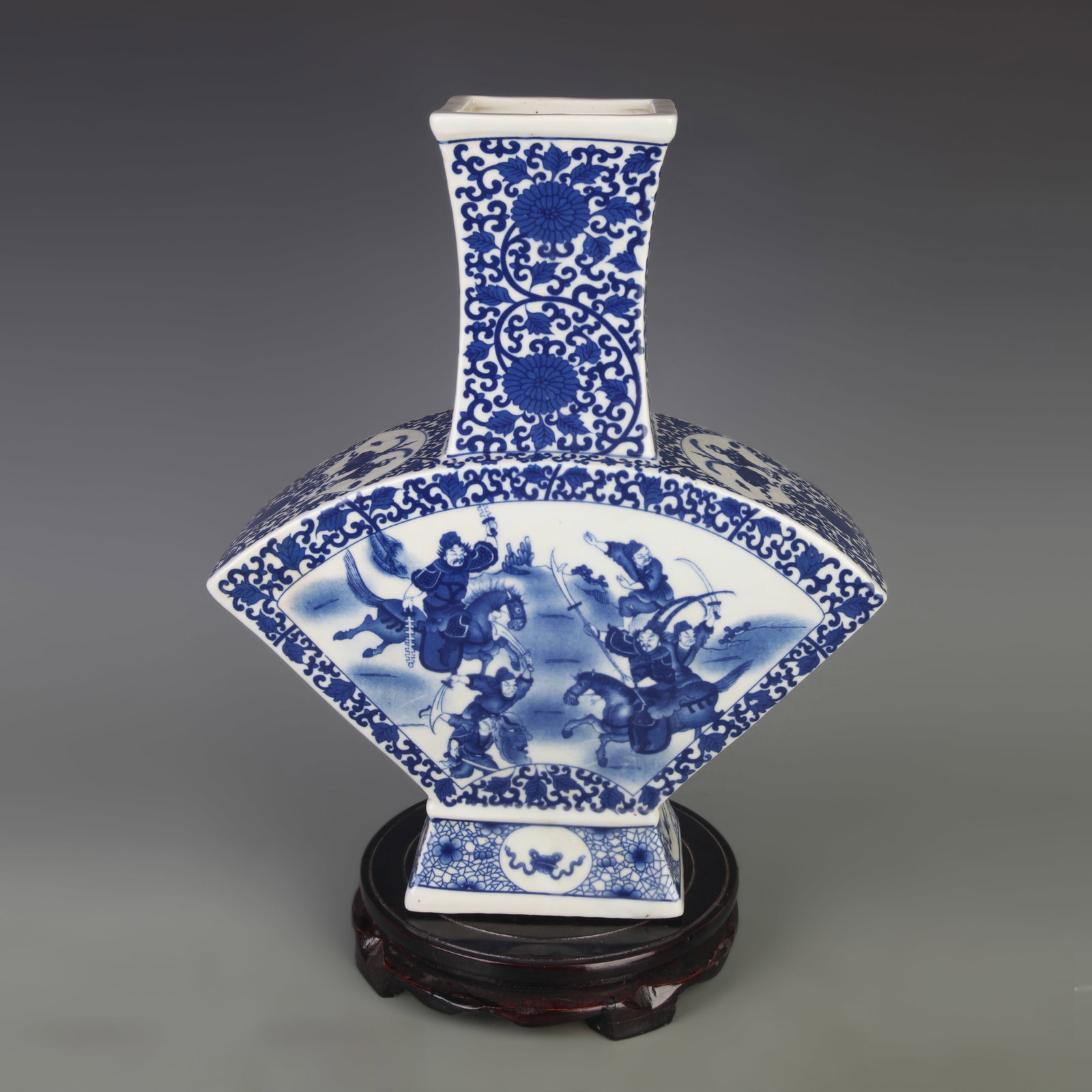 A BLUE AND WHITE FIGURAL OPEN-WORK PORCELAIN VASE: Qing Dynasty Qian Long Period; Long: 10.9 inch; Width: 3.6 inch; High: 13.4 inch