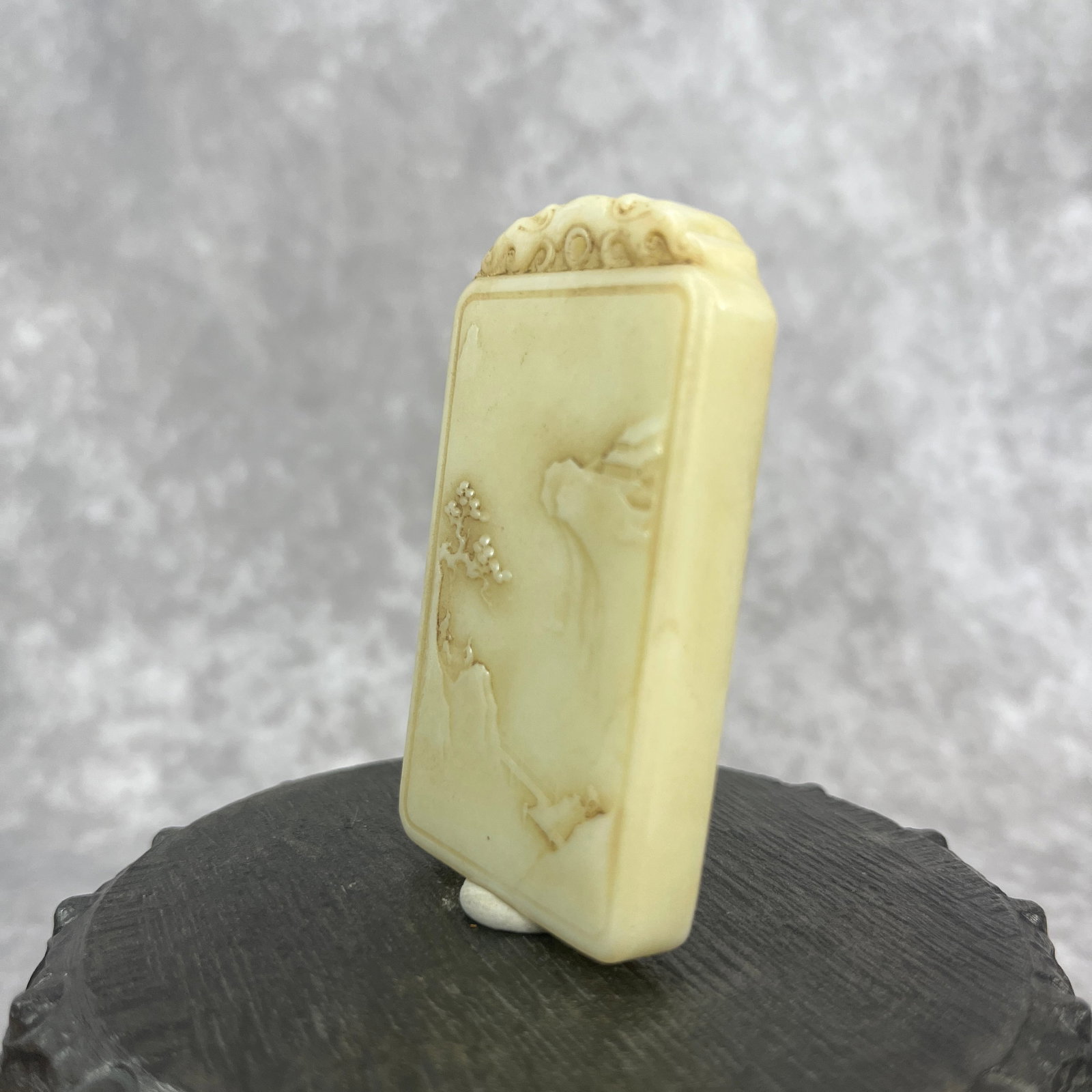 A FINE HETIAN JADE PENDANT WITH PINE TREE PATTERN - 2