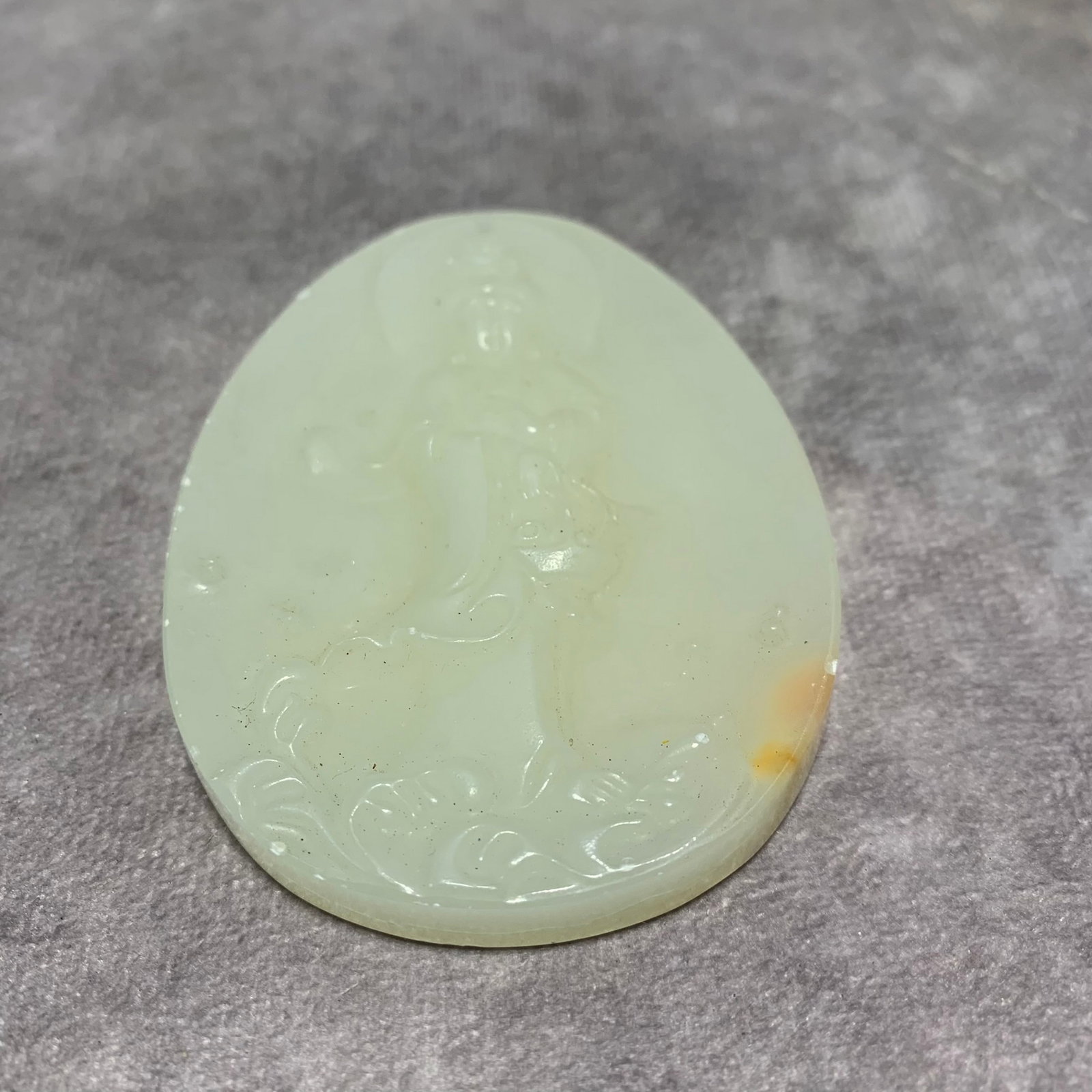 A FINE WHITE JADE GUANYIN PLAQUE: Qing Dynasty; Long: 3 inch; Width: 2.3 inch; High; 0.4 inch;