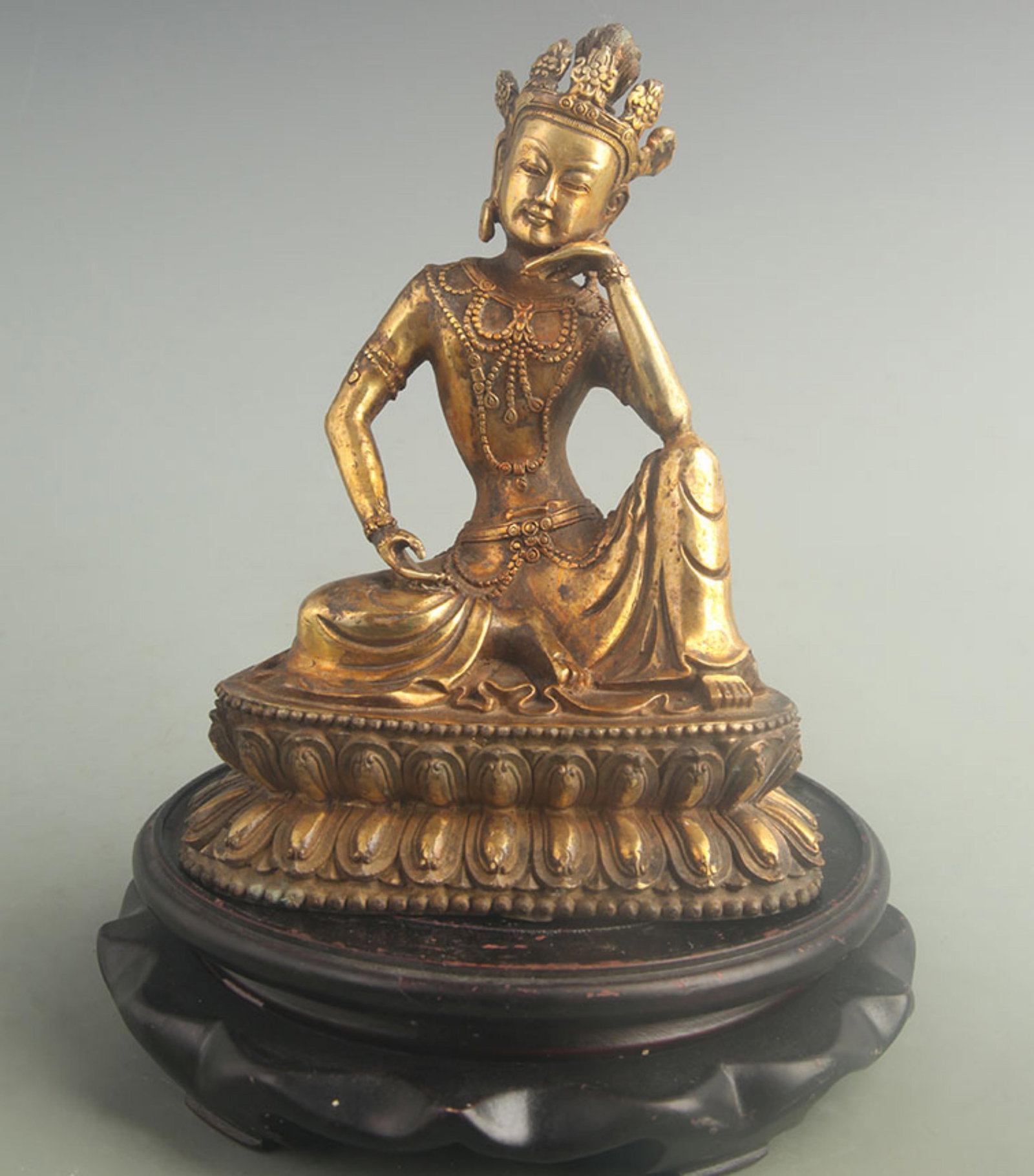 GILT-BRONZE SEATED WATER-MOON GUANYIN STATUE: 19th Century; High: 7.80 inch; Width: 4.00 inch; Long: 5.80 inch;