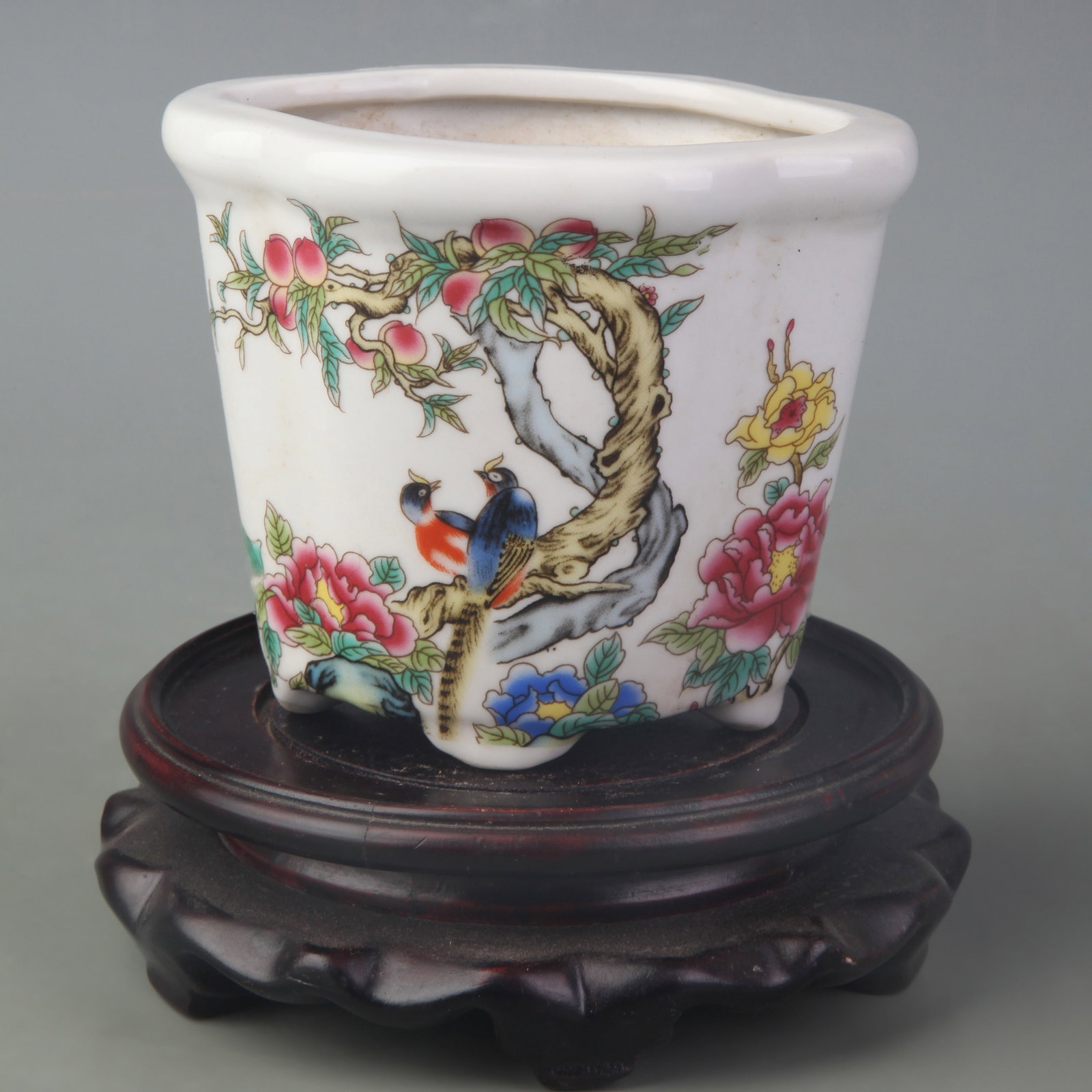 A FAMILLE ROSE FLOWER-AND-BIRD PLANTER: Qing Dynasty; Width: 4.3 inch; High: 3.6 inch