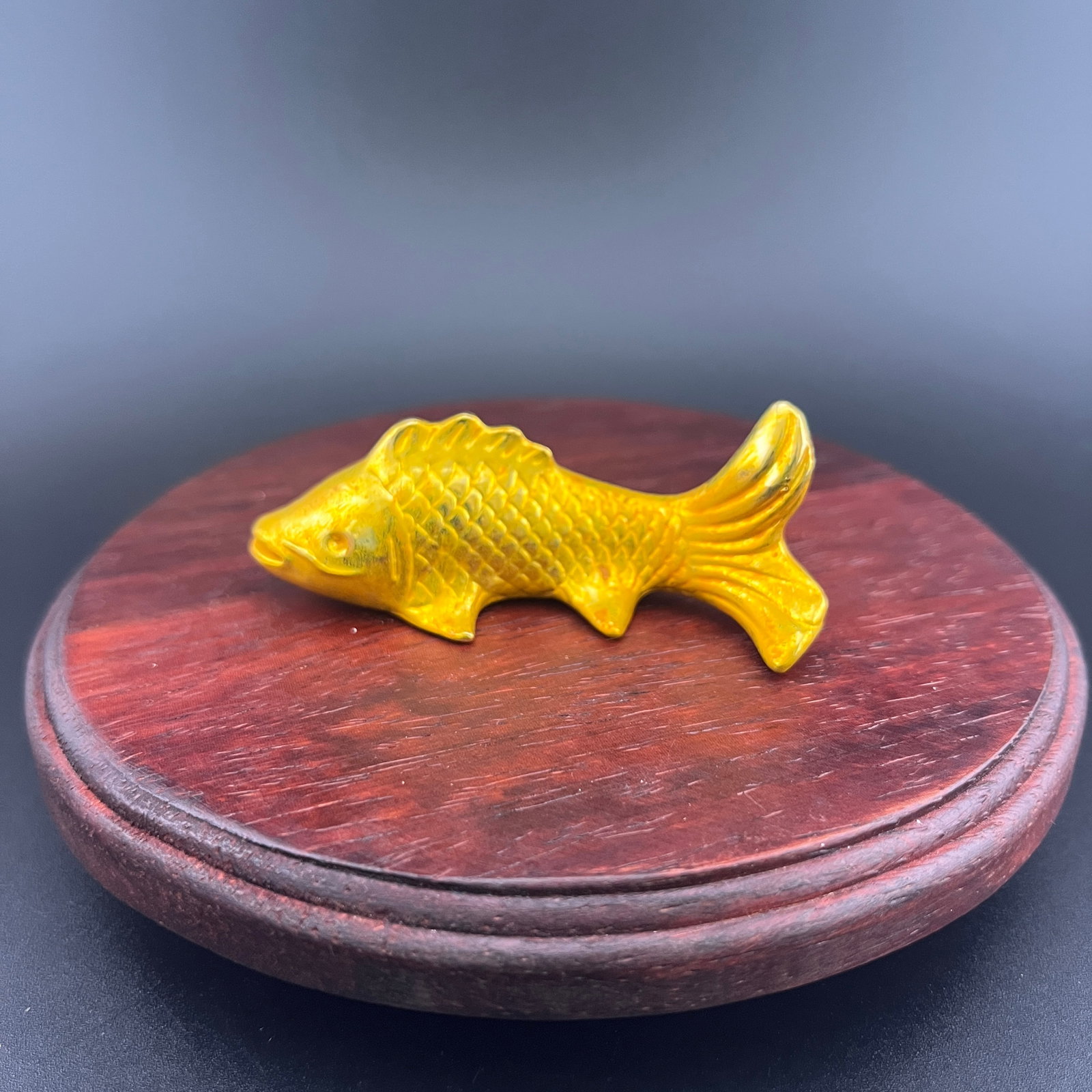 A SMALL GILT BRONZE FISH FIGURE: Modern; Long: 2.7 inch; Width: 1 inch; High: 0.9 inch;