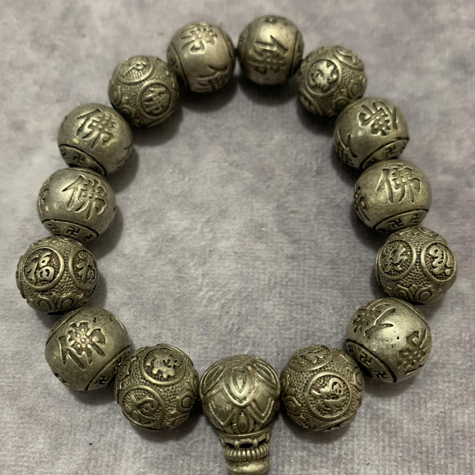 A FINE WHITE BRONZE BRACELETS - 2