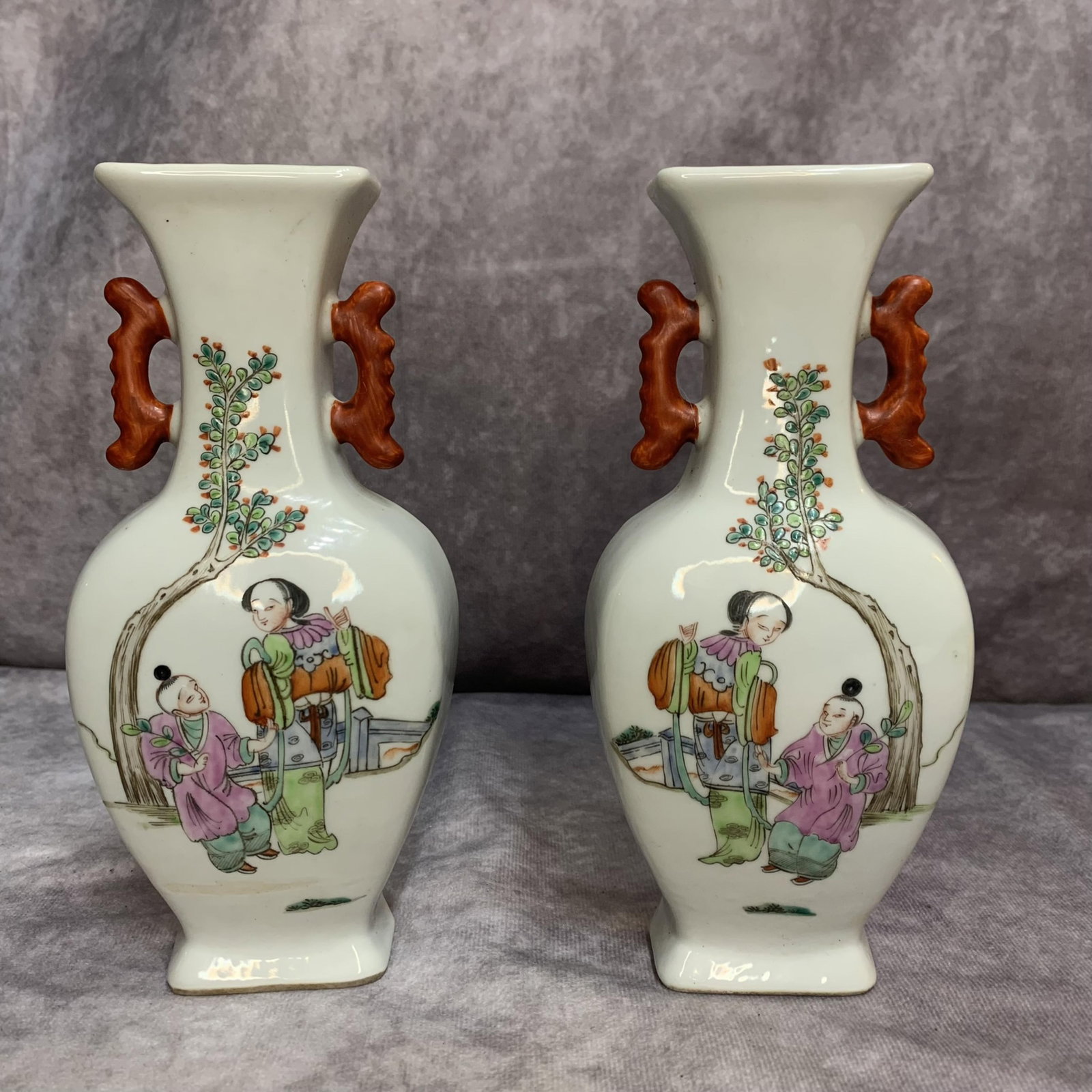 PAIR OF CHARACTER PATTERN PORCELAIN WALL HANGING VASE: 20th Century; High: 7.3 inch; Width: 3.4 inch; Long: 1.4 inch;