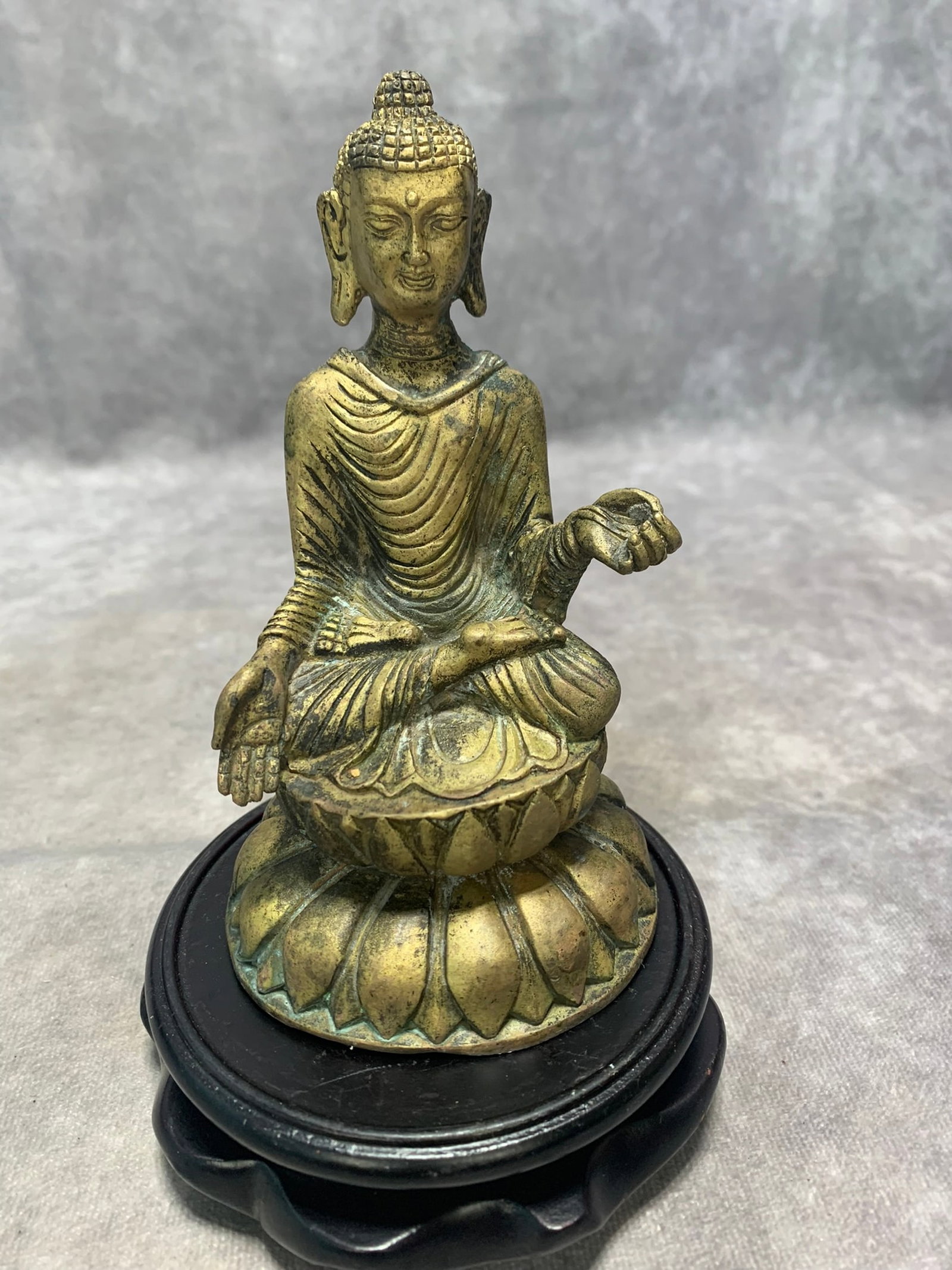 A FINE BRONZE STATUE OF THE SHAKYAMUNI BUDDHA: Qing Dynasty; High: 5.2 inch; Diameter: 3 inch; Woodbase for picture and display only