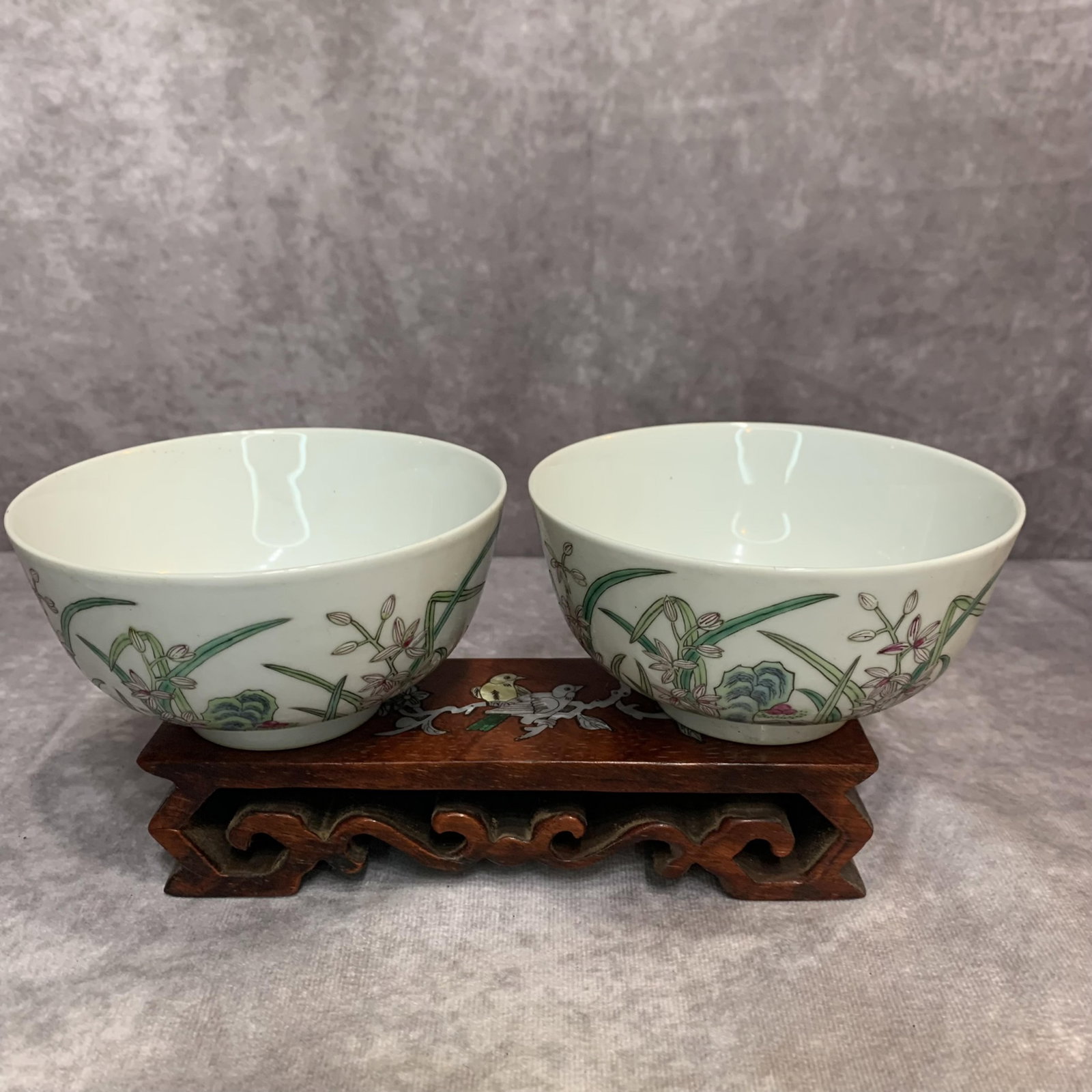 PAIR OF FAMILLE ROSE FLOWER POPPIES AND ORCHIDS PATTERN PORCELAIN BOWLS: 19th Century; High: 2.5 inch; Diameter: 4.6 inch; Woodbase for picture and display only