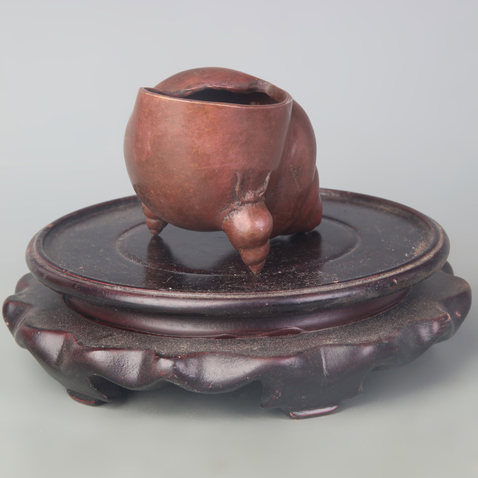 SMALL SNAIL-SHAPED INCENSE BURNER: Qing Dynasty; Long: 3.5 inch; Width: 2.6 inch; High: 2.3 inch; Woodbase for picture and display only