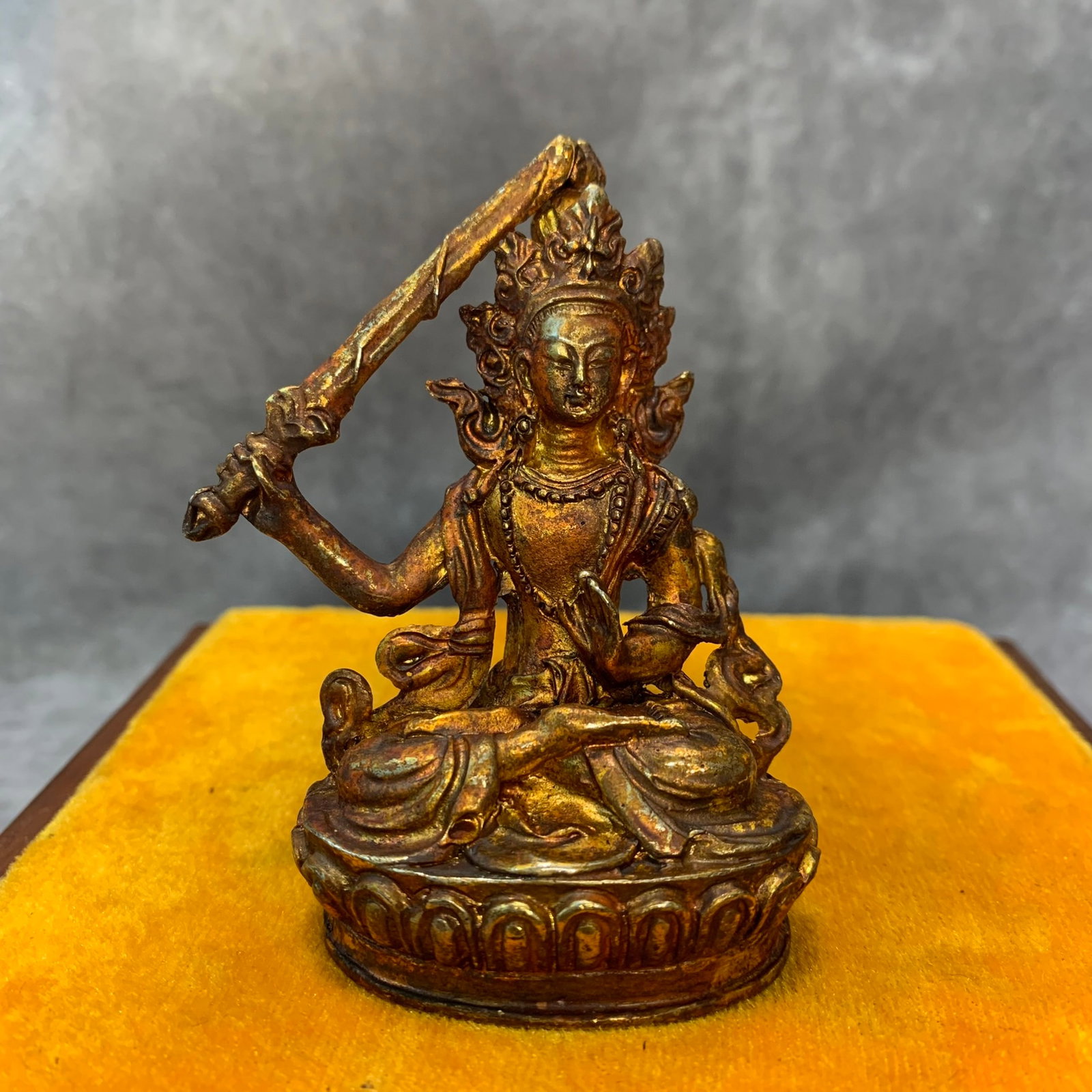 A SMALL BRONZE STATUE DEPICTS MANJUSHRI: 20th Century, High: 3.3 inch; Width: 2.5 inch; Long: 1.5 inch; Woodbase for picture and display only