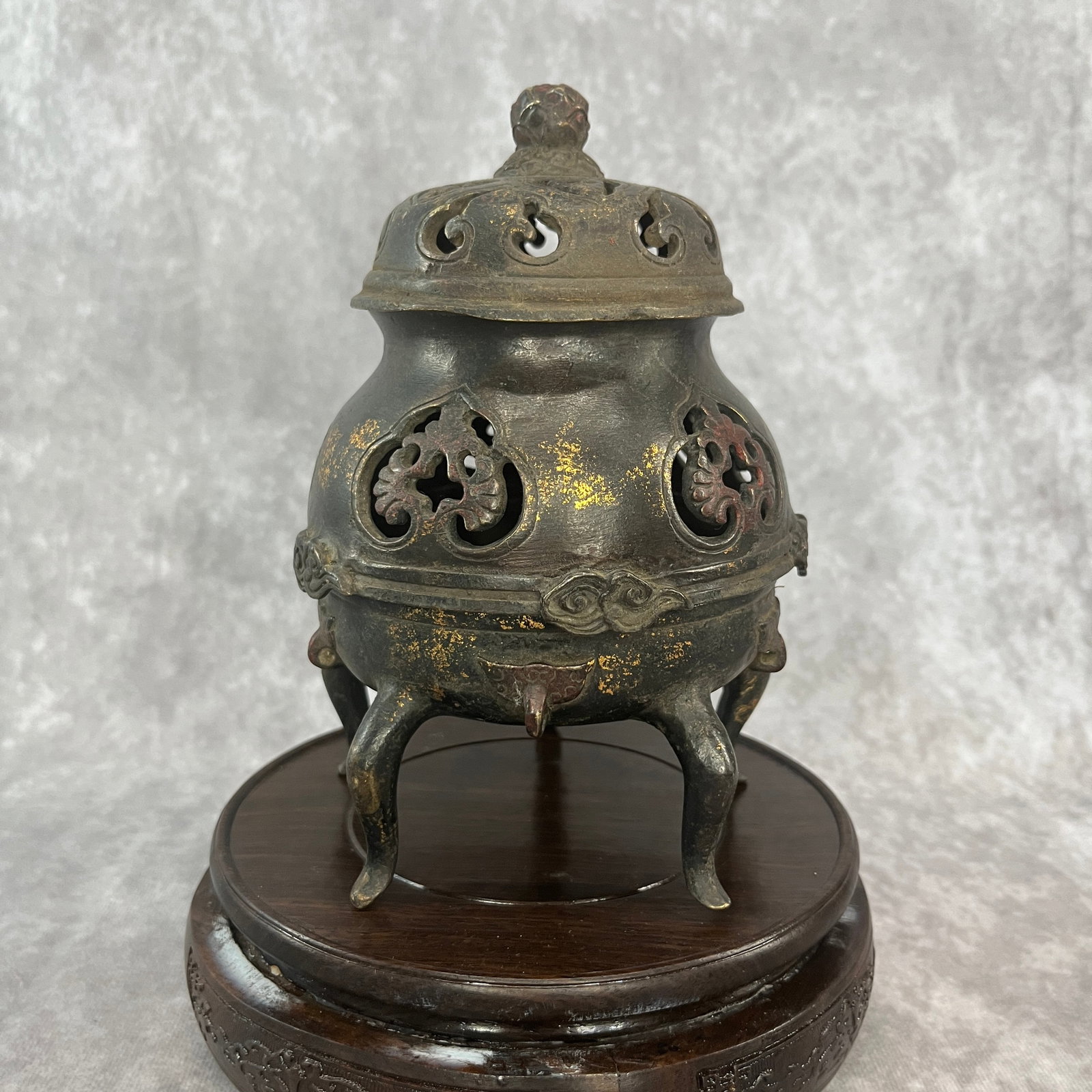 A FINE CABRIOLE LEG THREE TRIPOD BRONZE CENSER: Qing Dynasty; High: 7 inch; Diameter: 4.7 inch; Woodbase for picture and display only