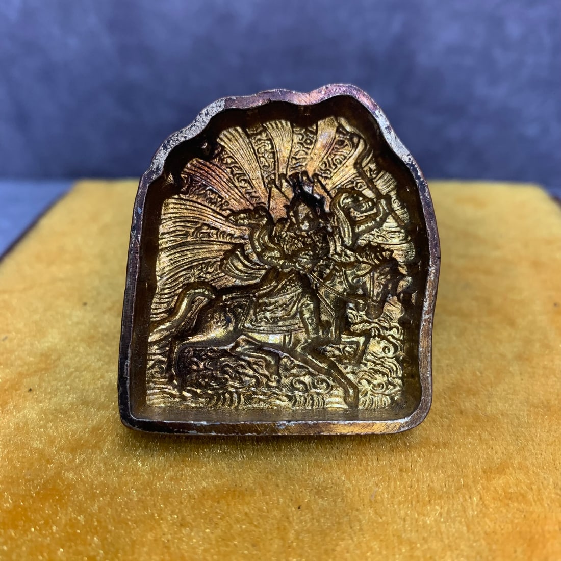 A FINE BRONZE TIBETAN BUDDHA MOLD: Modern, High: 1.5 inch; Width: 1.8 inch; Long: 2.0 inch; Woodbase for picture and display only