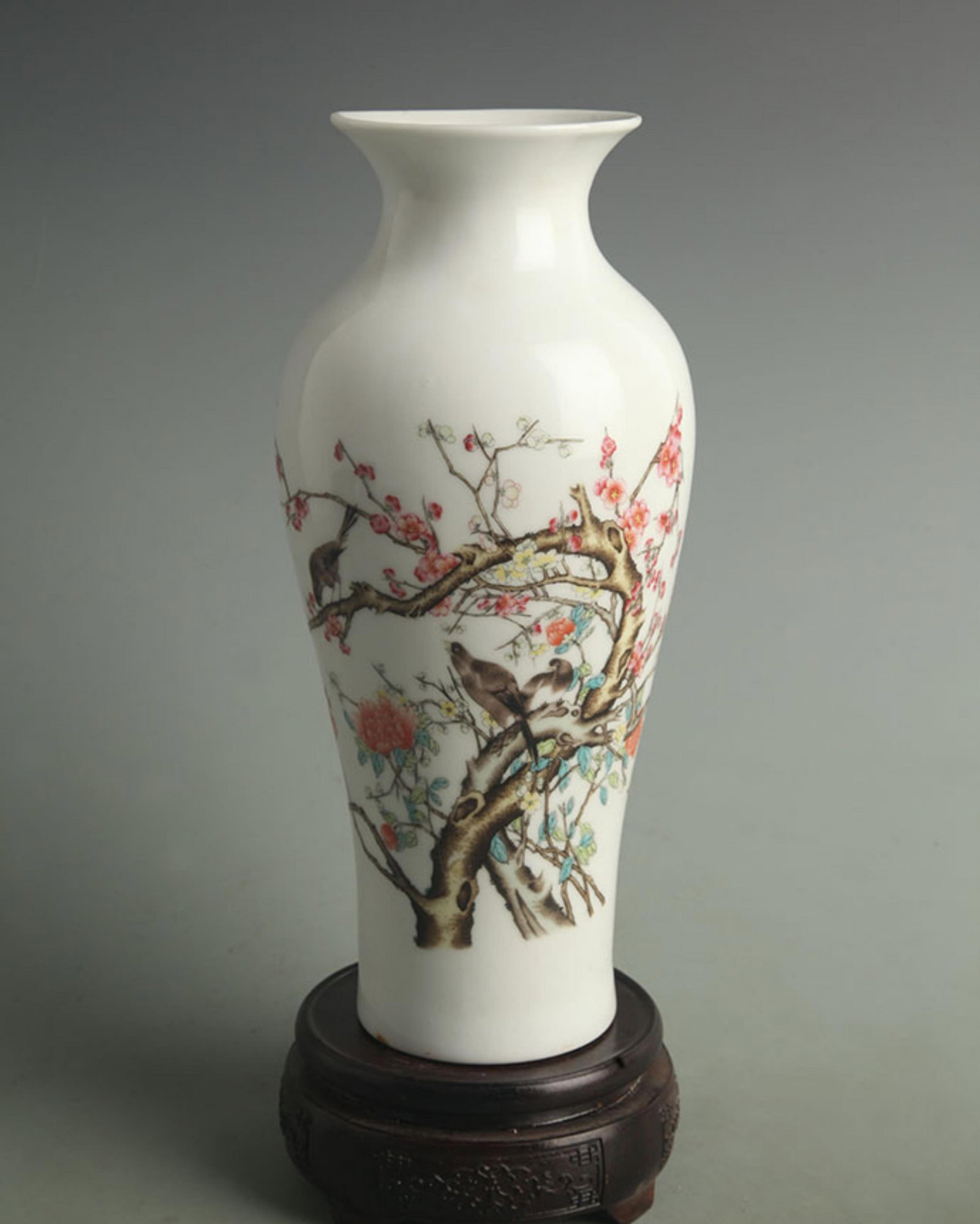 FAMILLE CLOISONNE ENAMEL PORCELAIN VASE WITH FLOWER AND BIRD PATTERN: Qing Dynasty; Dao Guang Period; High: 10.0 inch; Width: 4.00 inch; Woodbase for picture and display only