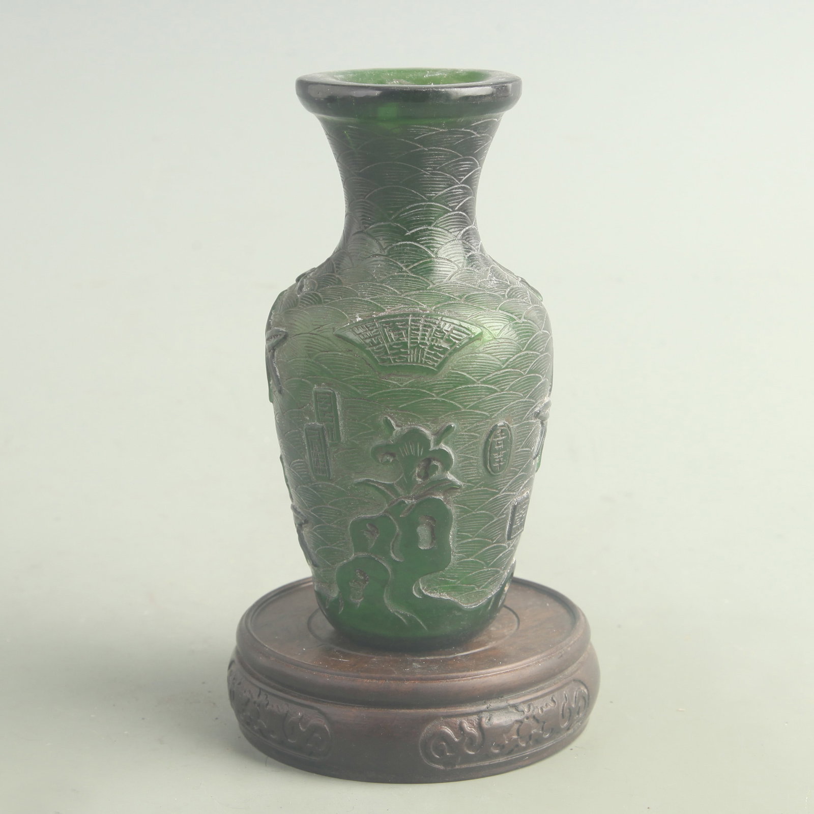 GREEN GROUND GLASS MADE AUSPICIOUS BIRD ‘FORTUNE’ VASE (1 of 5)