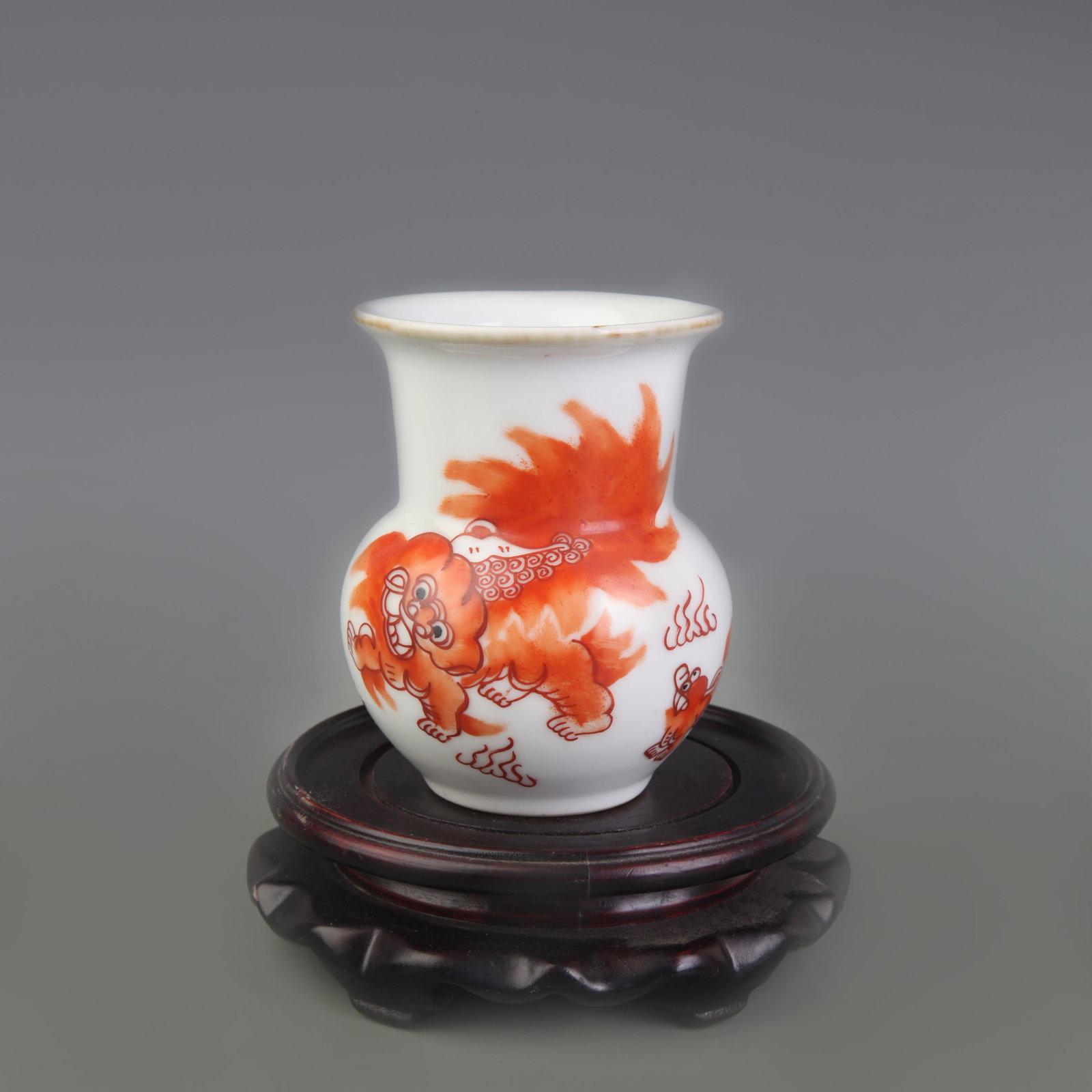 FAMILLE ROSE AUSPICIOUS BEAST PATTERN SLOP BOWL: Qing Dynasty Tong Zhi Period; Diameter: 3.0 inch; High: 4.0 inch; Woodbase for picture and display only