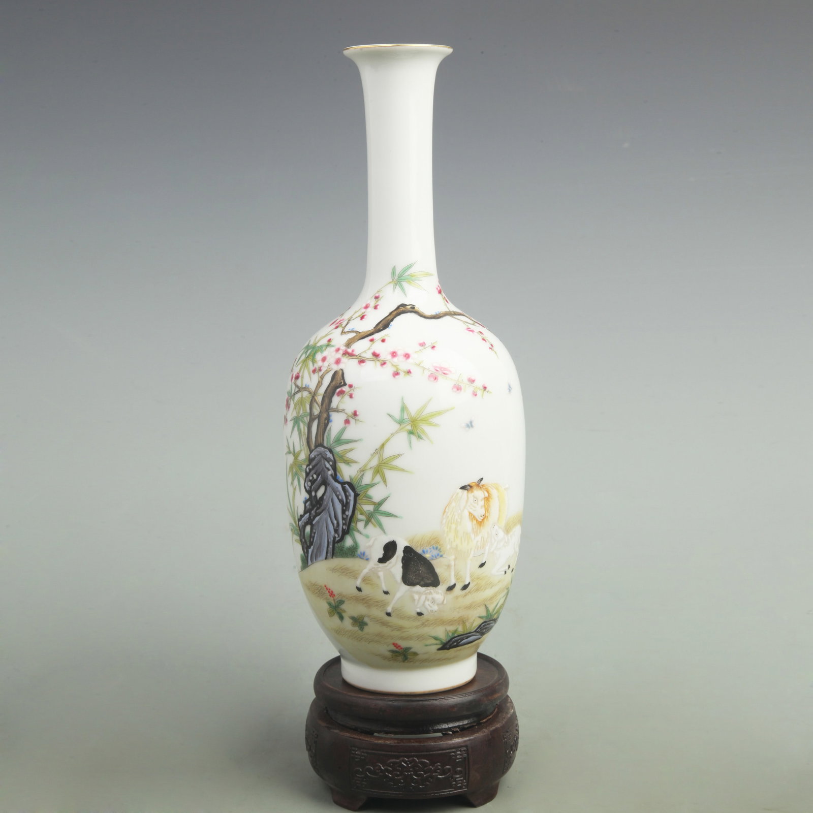 A FINE CLOISONNE ENAMEL LONG-NECKED PORCELAIN VASE: Qing Dynasty Yong Zheng Period; High: 11.3 inch; Diameter: 1.9 inch; Woodbase for picture and display only
