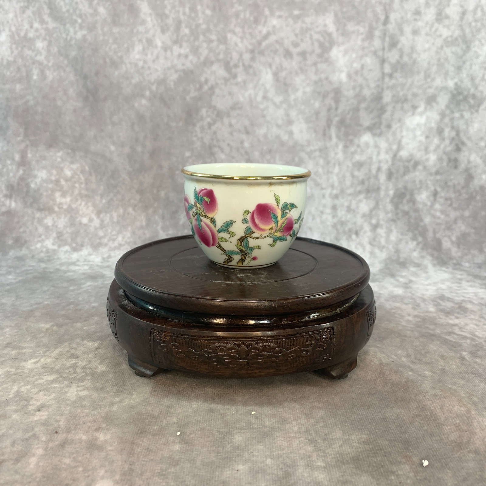 CHINESE FAMILLE ROSE PORCELAIN TEA CUP: Qing Dynasty; Heigh: 2.2 inch; Diameter: 3.1 inch; Woodbase for picture and display only