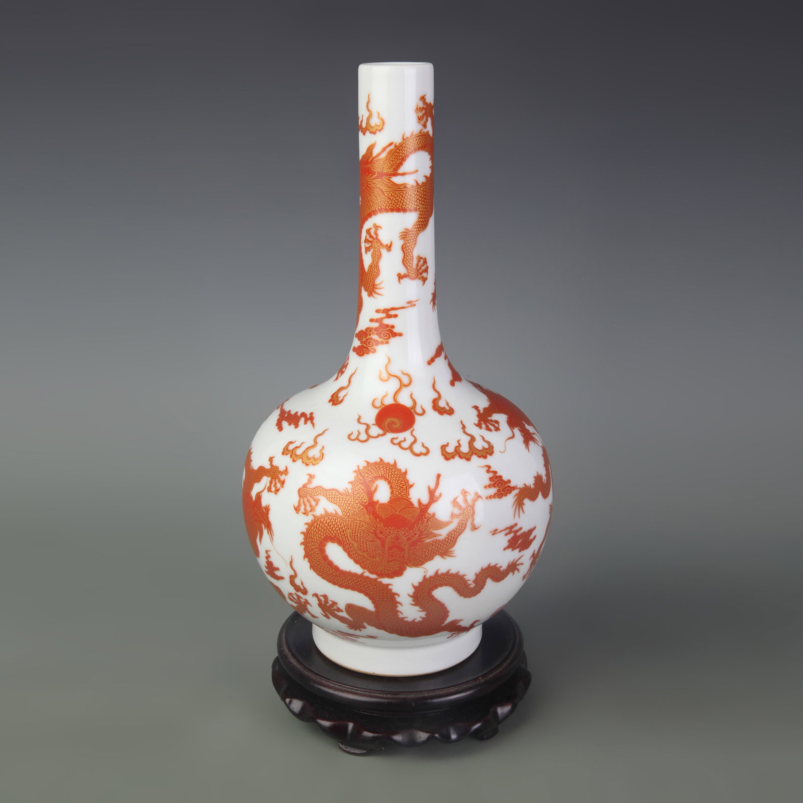 A FAMILLE ROSE RED-GLAZED GLOBULAR VASE: Qing Dynasty Kang Xi Period; Diameter: 3.3 inch; High: 11.0 inch; Woodbase for picture and display only