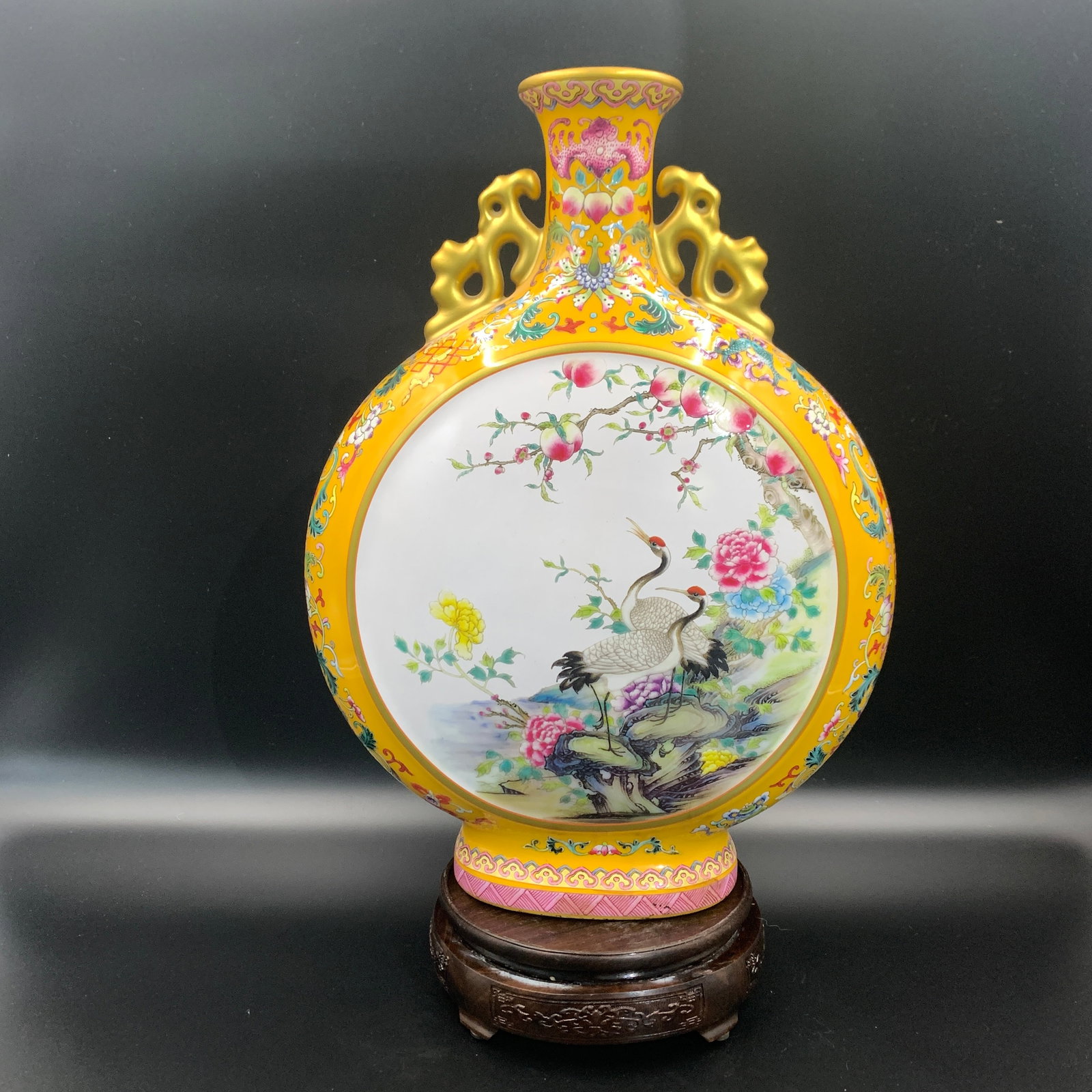 A FINE FAMILLE ROSE PORCELAIN MOON FLASK (1 of 5)