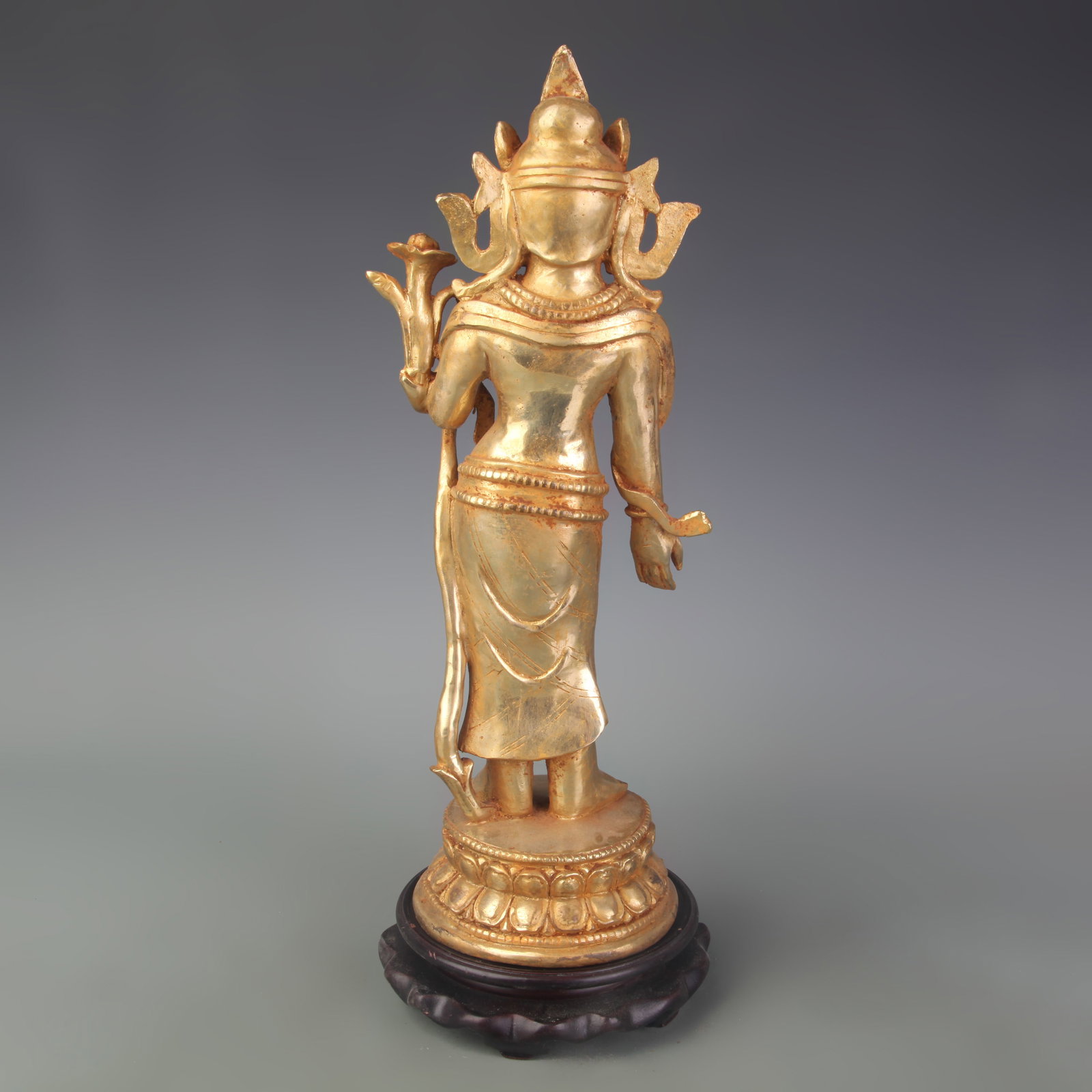 A GILT BRONZE BUDDHA FIGURE - 4