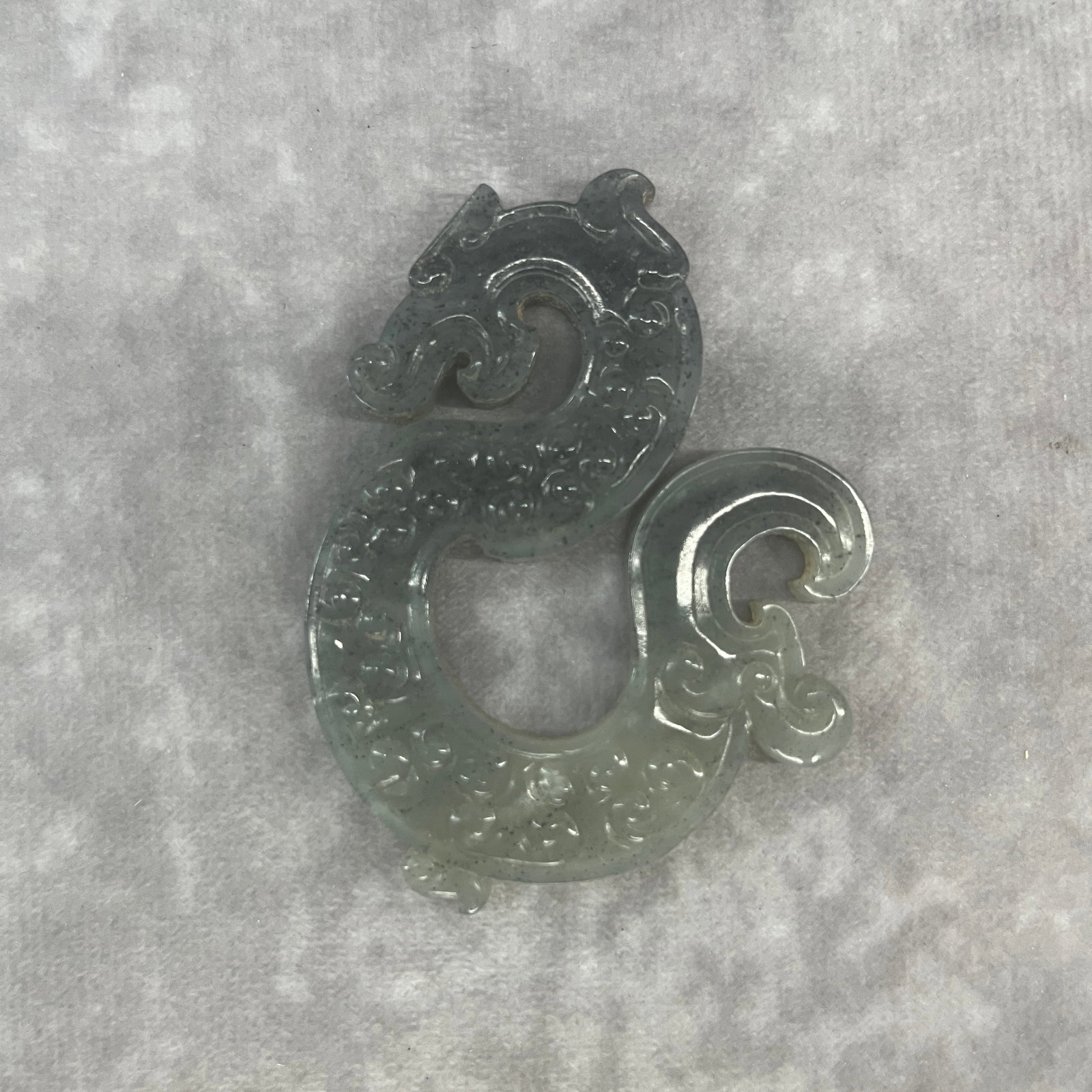 A FINE DRAGON PATTEN JADE PENDANT: Modern; Long: 2.7 inch; Width:2.08 inch; Heigh: 0.2 inch; Woodbase for picture and display only
