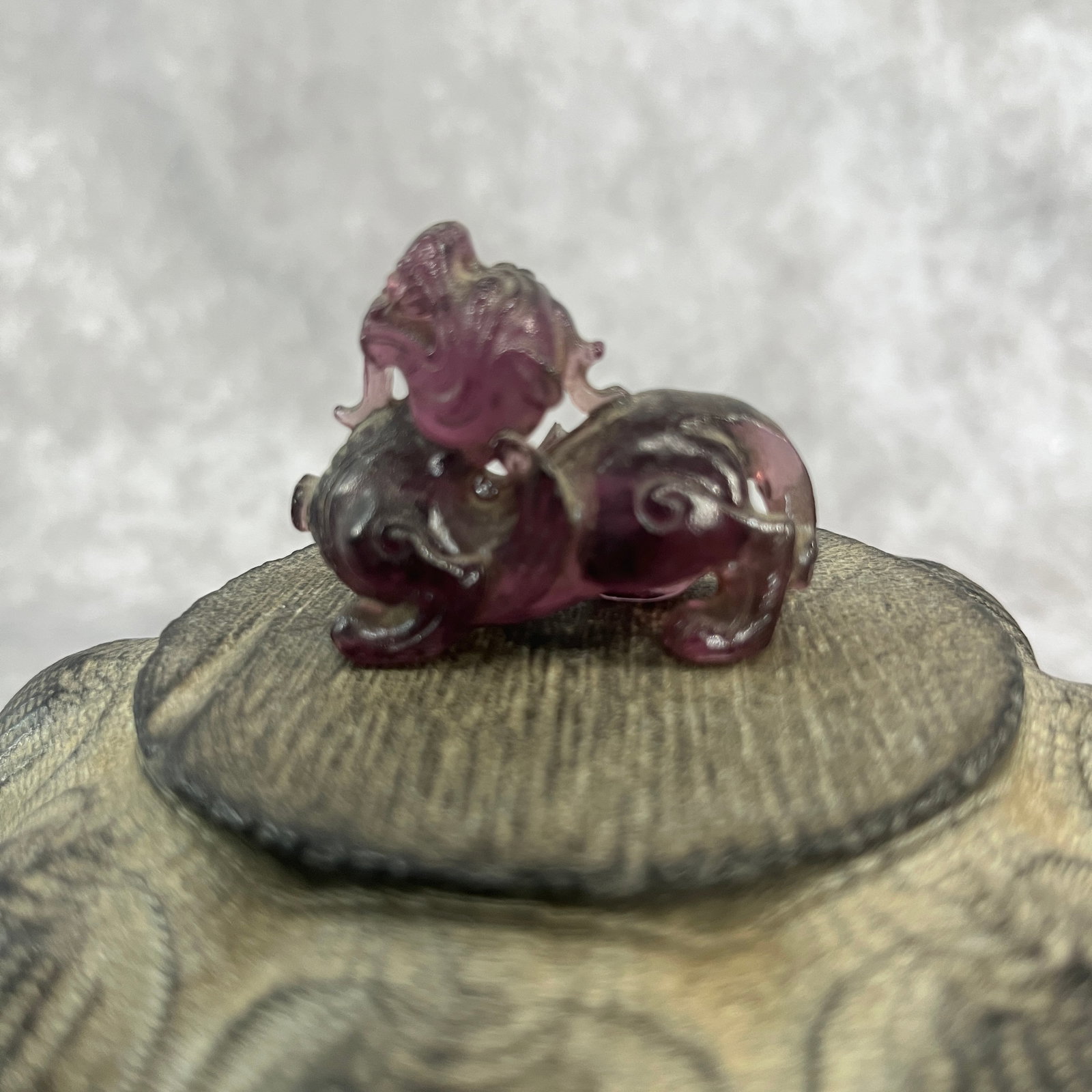 A FINE PURPLE CRYSTAL PI XIU STYLE FIGURE: Modern; Long: 1.17 inch; Width:1.38 inch; Heigh: 0.84 inch; Woodbase for picture and display only