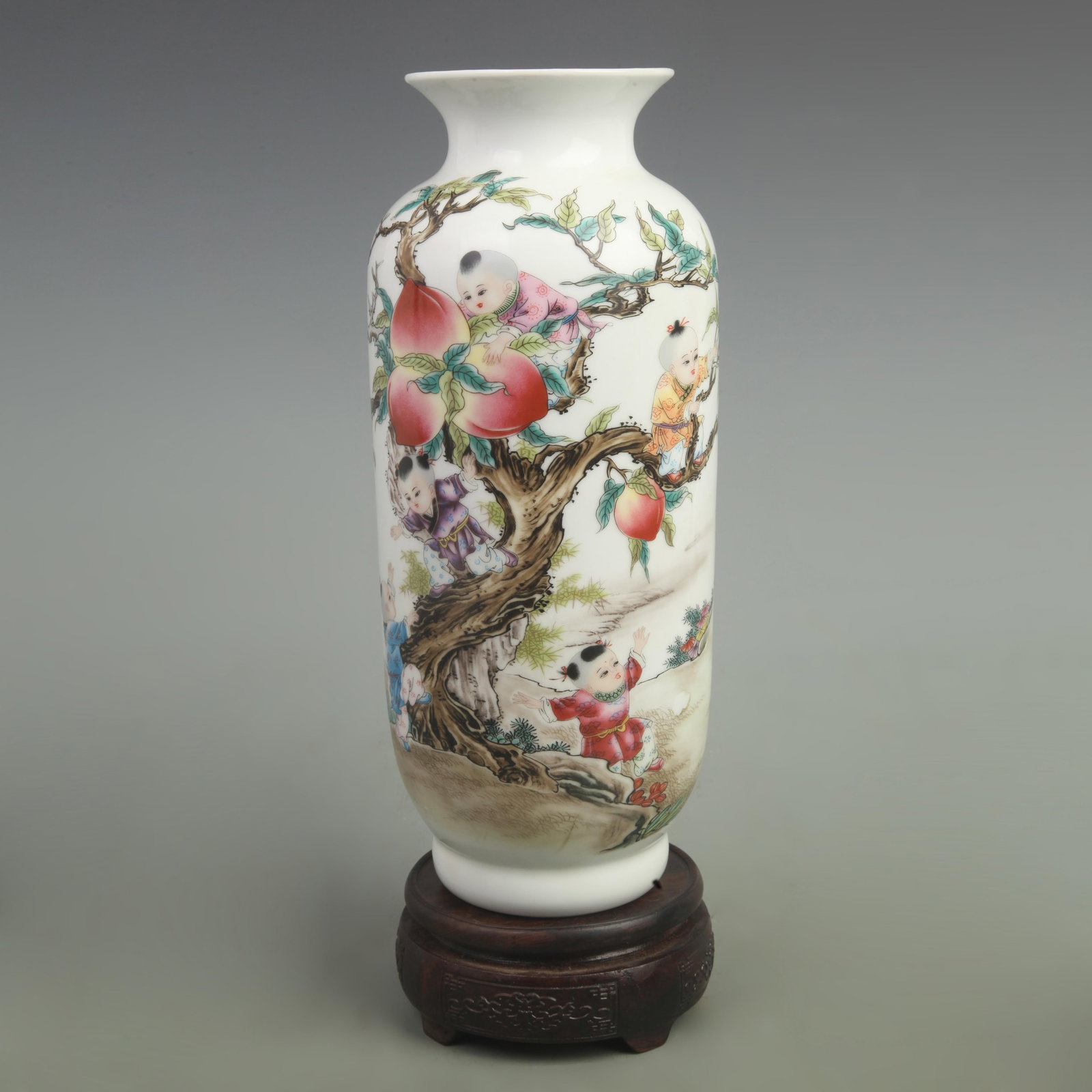 FAMILLE ROSE NINE PEACH PATTERN PORCELAIN VASE: Qing Dynasty Dao Guang Period; High: 11.6 inch; Width: 5.8 inch; Woodbase for picture and display only