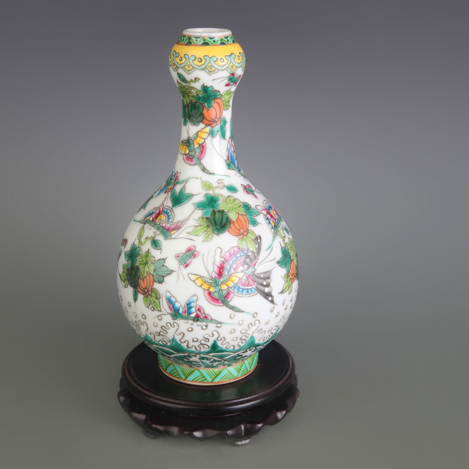 FAMILLE ROSE BIRD-AND-FLOWER GARLIC-HEAD STYLE PORCELAIN VASE: Qing Dynasty Qian Long Period: Diameter: 2.8in ; High: 9.4in; Woodbase for picture and display only