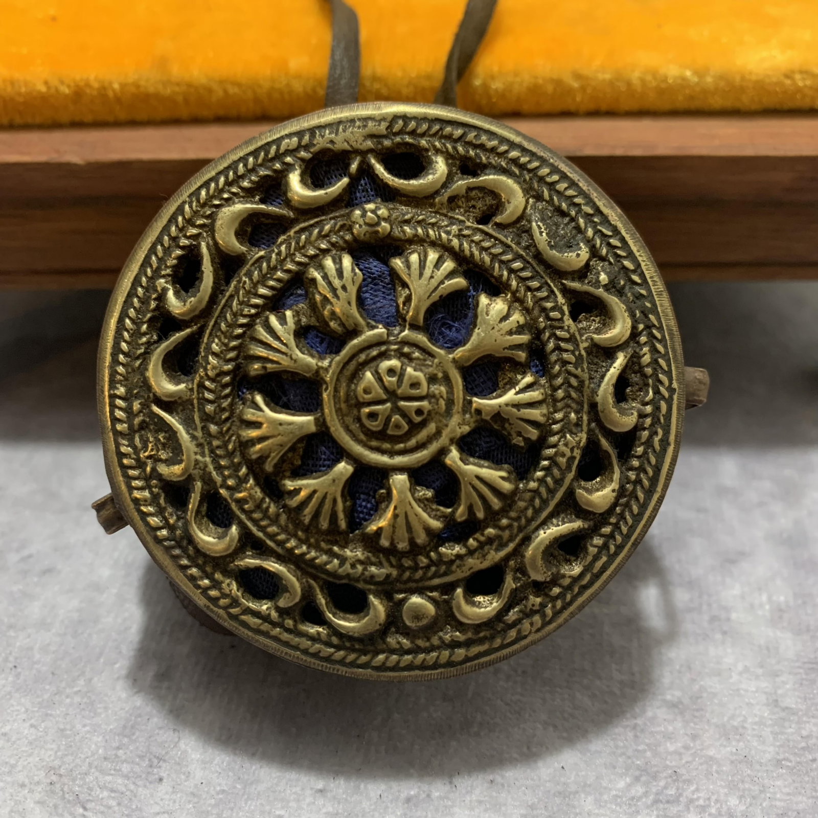 A FINE TIBETAN BUDDHISM BRONZE MADE PENDANT: Modern; Long: 2.3 inch; Width: 2.3 inch; High: 1.0 inch; Woodbase for picture and display only