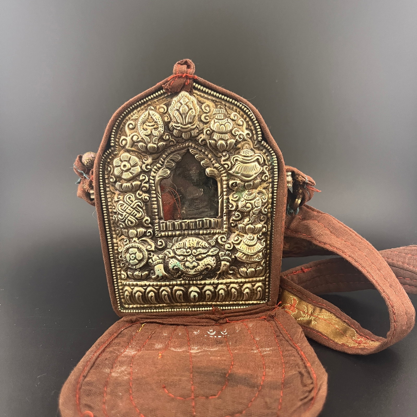 A FINE TIBETAN GAWU PENDANT: 19th Century; Long: 4.9 inch; Width:4.3 inch; Heigh: 1.8 inch; Woodbase for picture and display only
