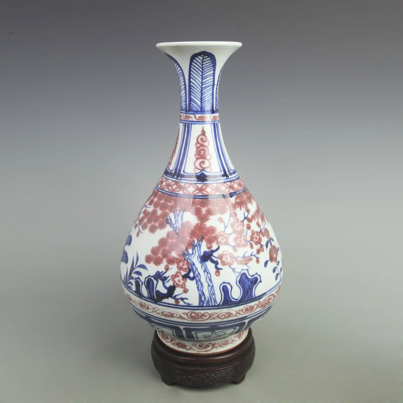 BLUE AND WHITE YOU LI HONG COLOR PORCELAIN VASE: Yuan Dynasty Style; High: 14.8 inch; Width: 8.5 inch; Woodbase for picture and display only