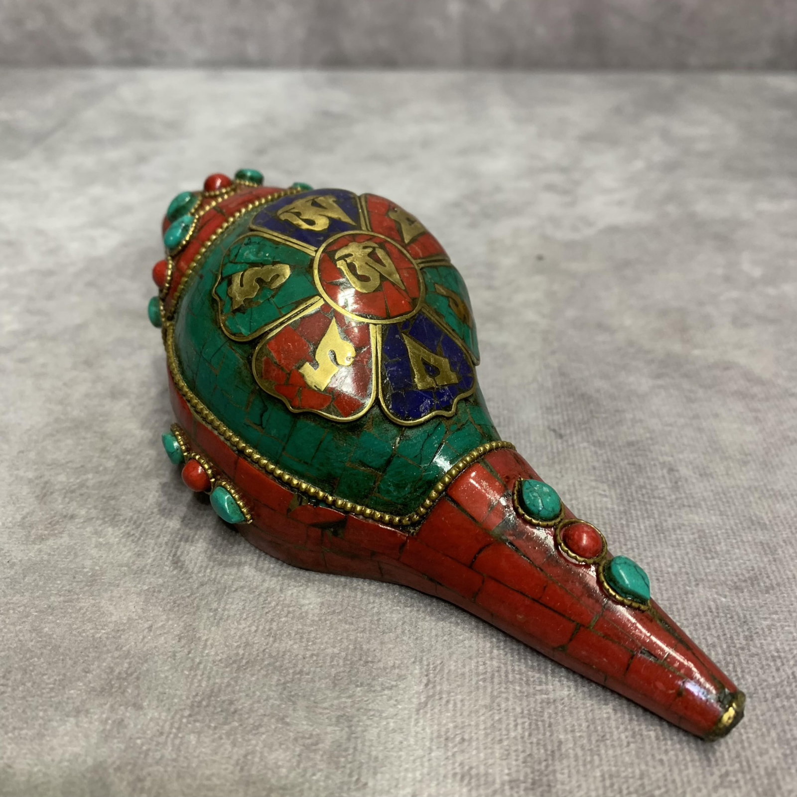 A FINELY CARVED TIBETAN BUDDHISM CONCH: Modern, High: 2.0 inch; Width: 2.2 inch; Long: 5.8 inch ; Woodbase for picture and display only
