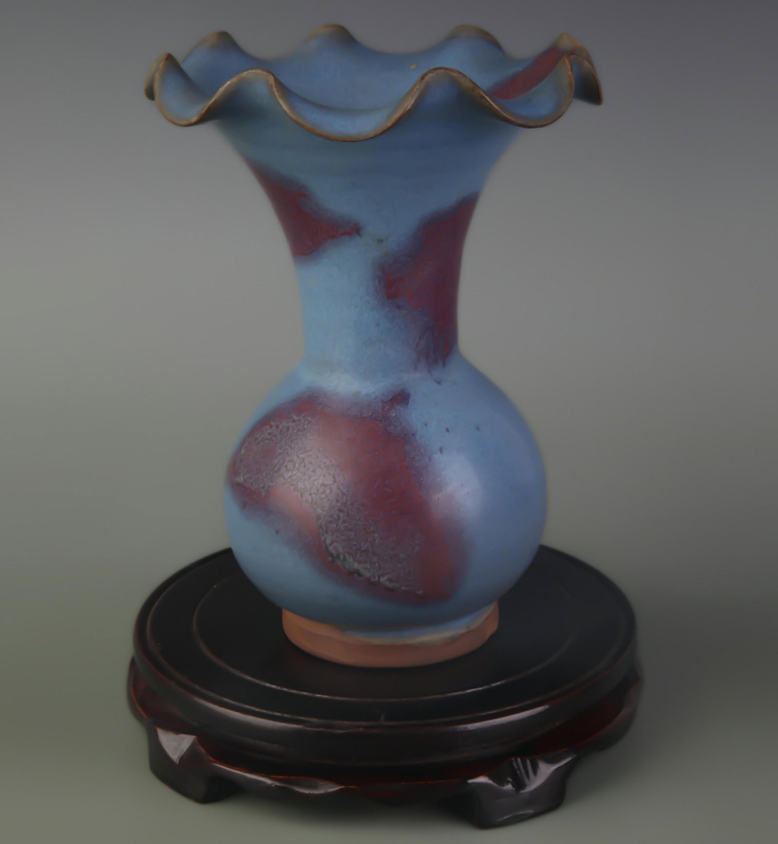 PAIR OF SMALL FAMILLE ROSE PATTERN ROUGE BOX: Modern: Long: 1.3 inch; Width: 2.7 inch; High: 2.7 inch; Woodbase for picture and display only