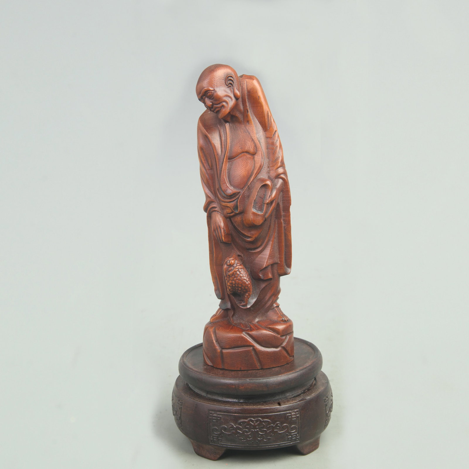 A FINE BOXWOOD MADE MALE LIU HAI AND JINCHAN FIGURE: Qing Dynasty, High: 6.9 inch; Width: 2.1 inch; Woodbase for picture and display only