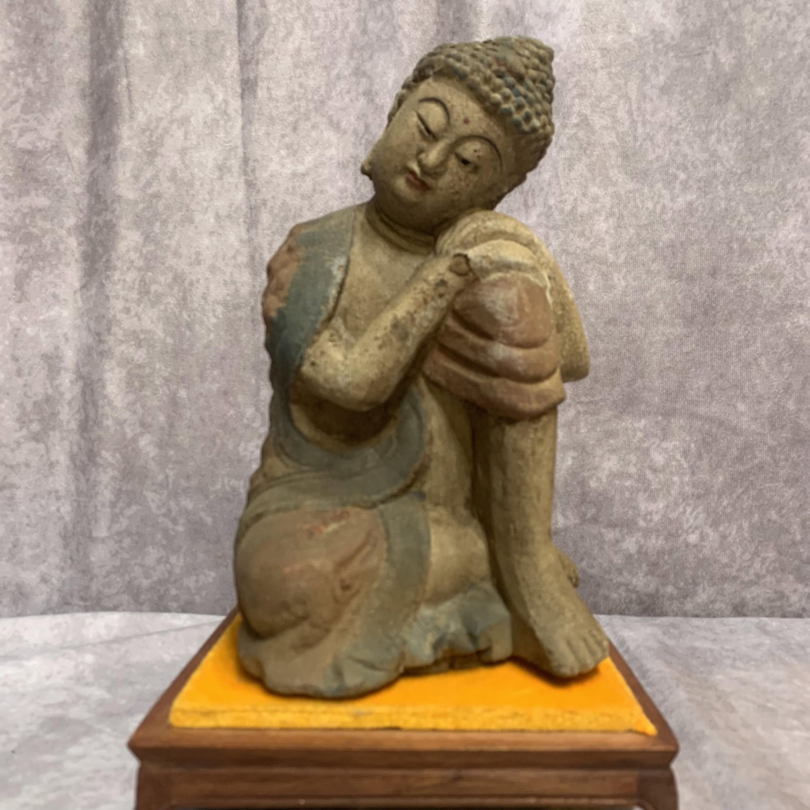 A FINE WOODCARVING GAUTAMA BUDDHA STATUE: 20th Century, High: 8.6 inch; Width: 5.2 inch; Long: 4.5 inch; Woodbase for picture and display only
