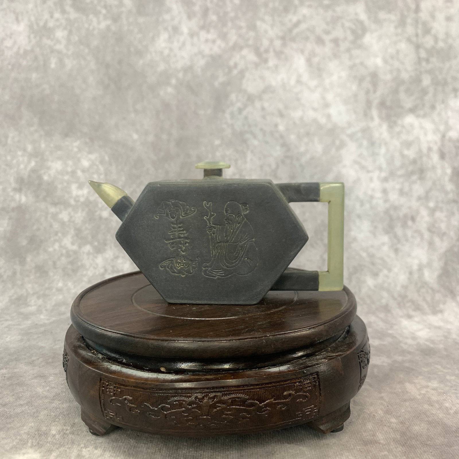 A FINE YI XING ZISHA TEA POT WITH JADE HANDLE AND JADE MOUTH: 20th Century; Long: 5.6 inch; Width:1.6 inch; Heigh: 3 inch; Woodbase for picture and display only