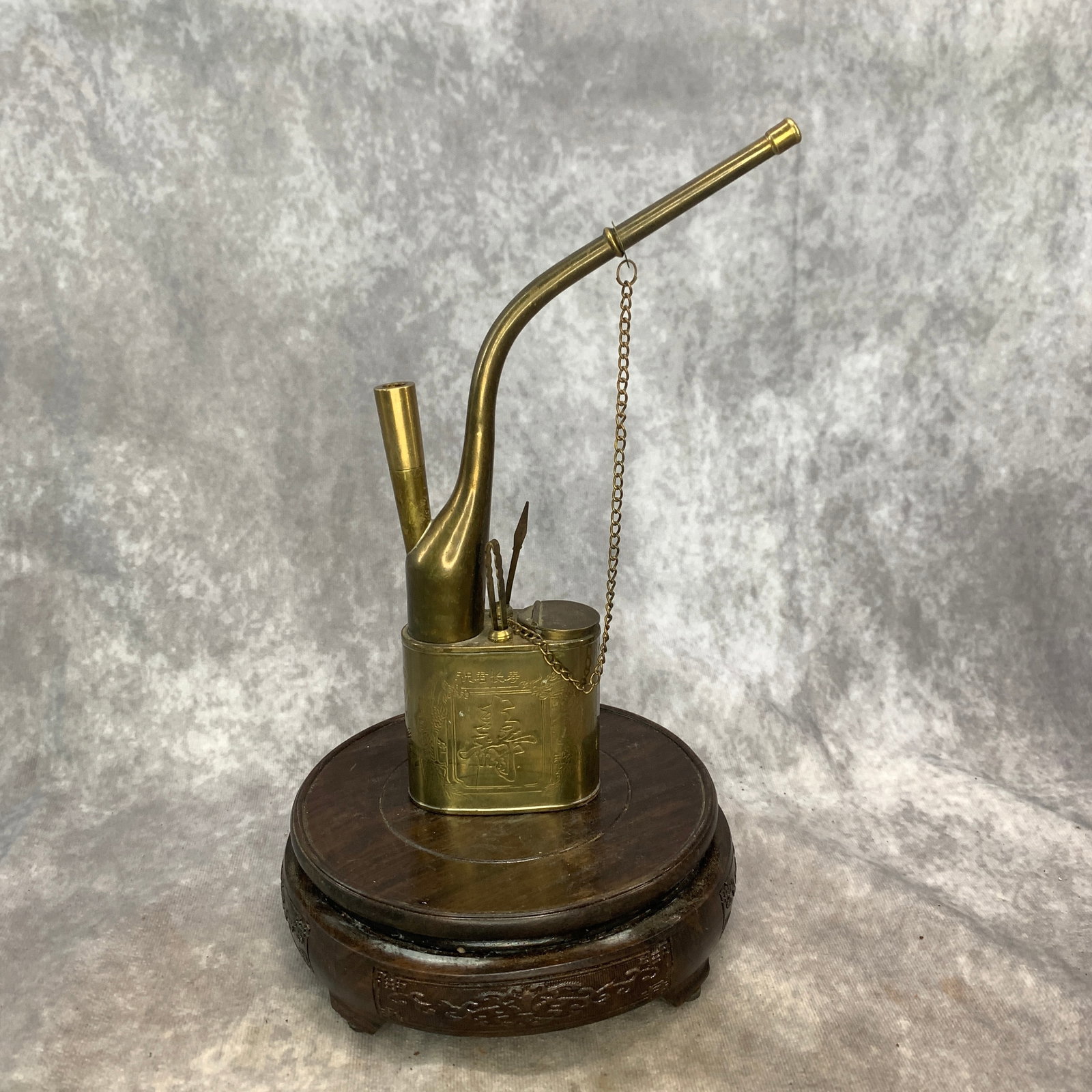 A FINELY CARVED CHINESE WATER SMOKING PIPE (1 of 5)