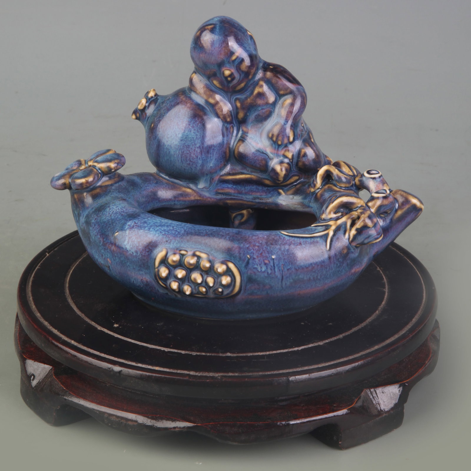 A FINE BOY PLAYING FIGURE PORCELAIN BRUSH WASHER: Qing Dynasty; Long: 6.0 inch; High: 4.1 inch; Woodbase for picture and display only