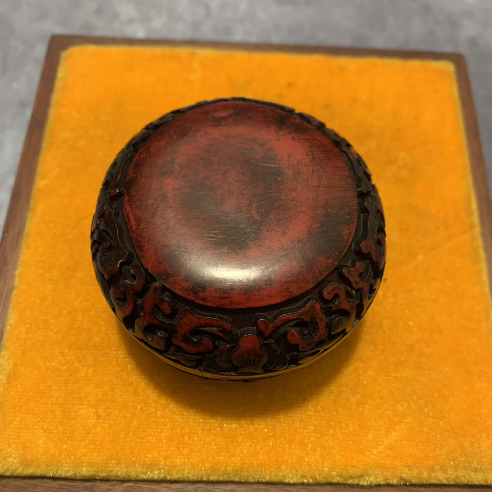 A FINE SMALL RED CARVED LACQUER BOX - 5