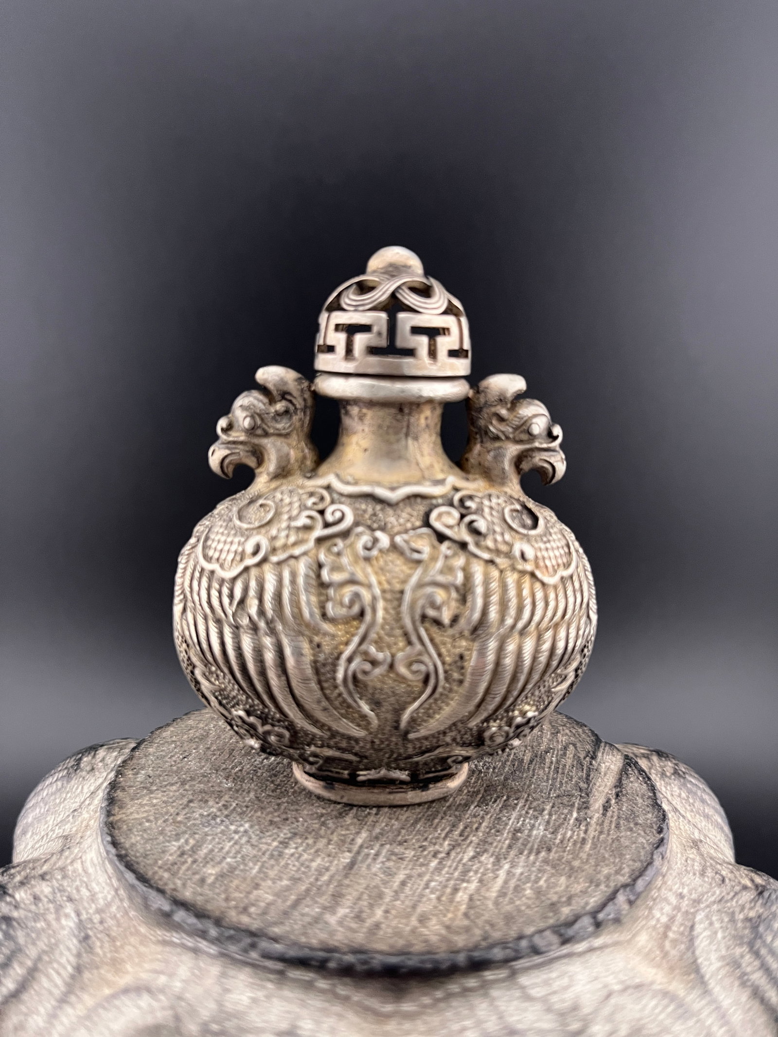 A FINELY CARVED WHITE BRONZE SNUFF BOTTLE (1 of 6)