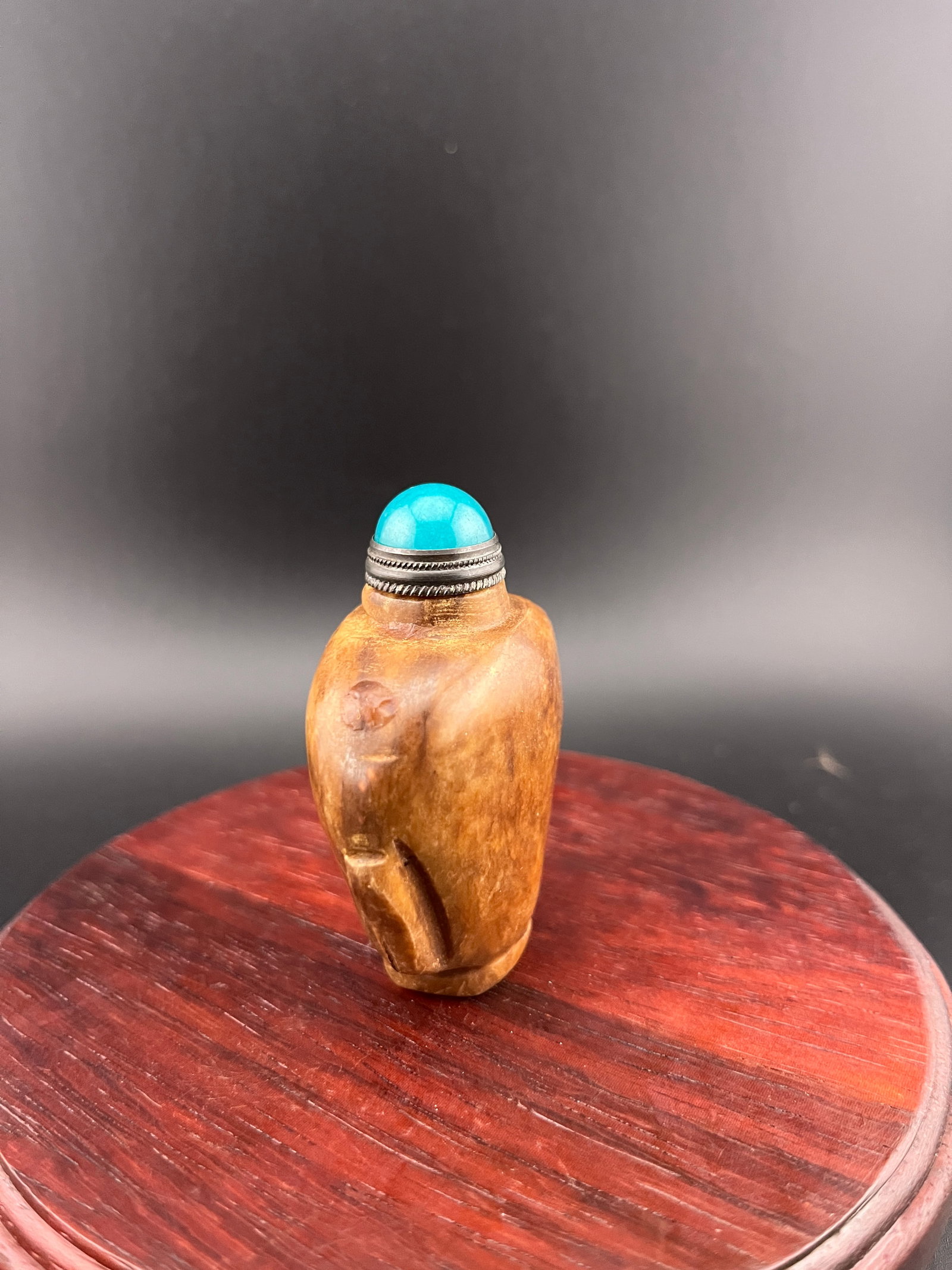 A FINE JADE MADE SNUFF BOTTLE - 2