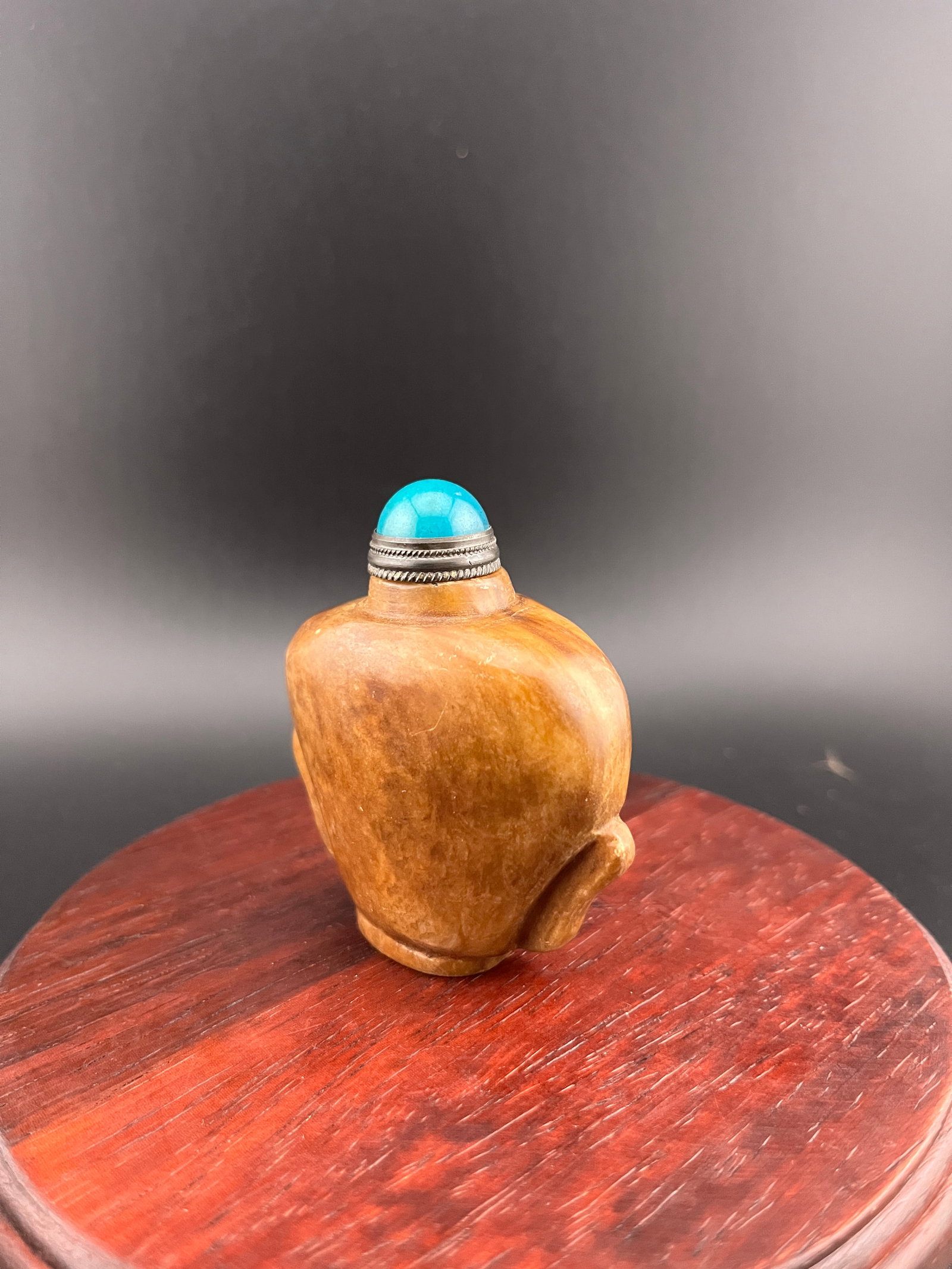 A FINE JADE MADE SNUFF BOTTLE - 3